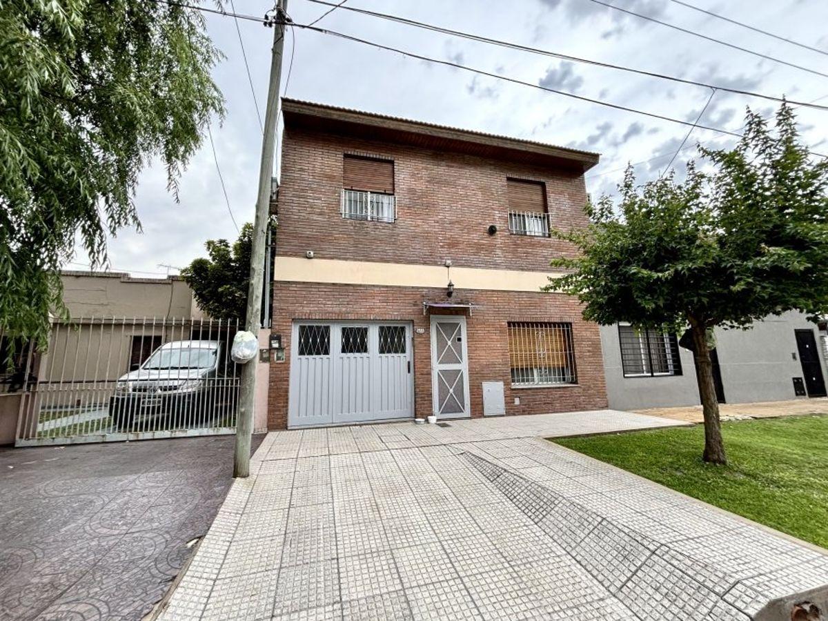 Propiedad Moderna y Funcional con Garage y Quincho Apto Credito, Gba Sur - Zonaprop