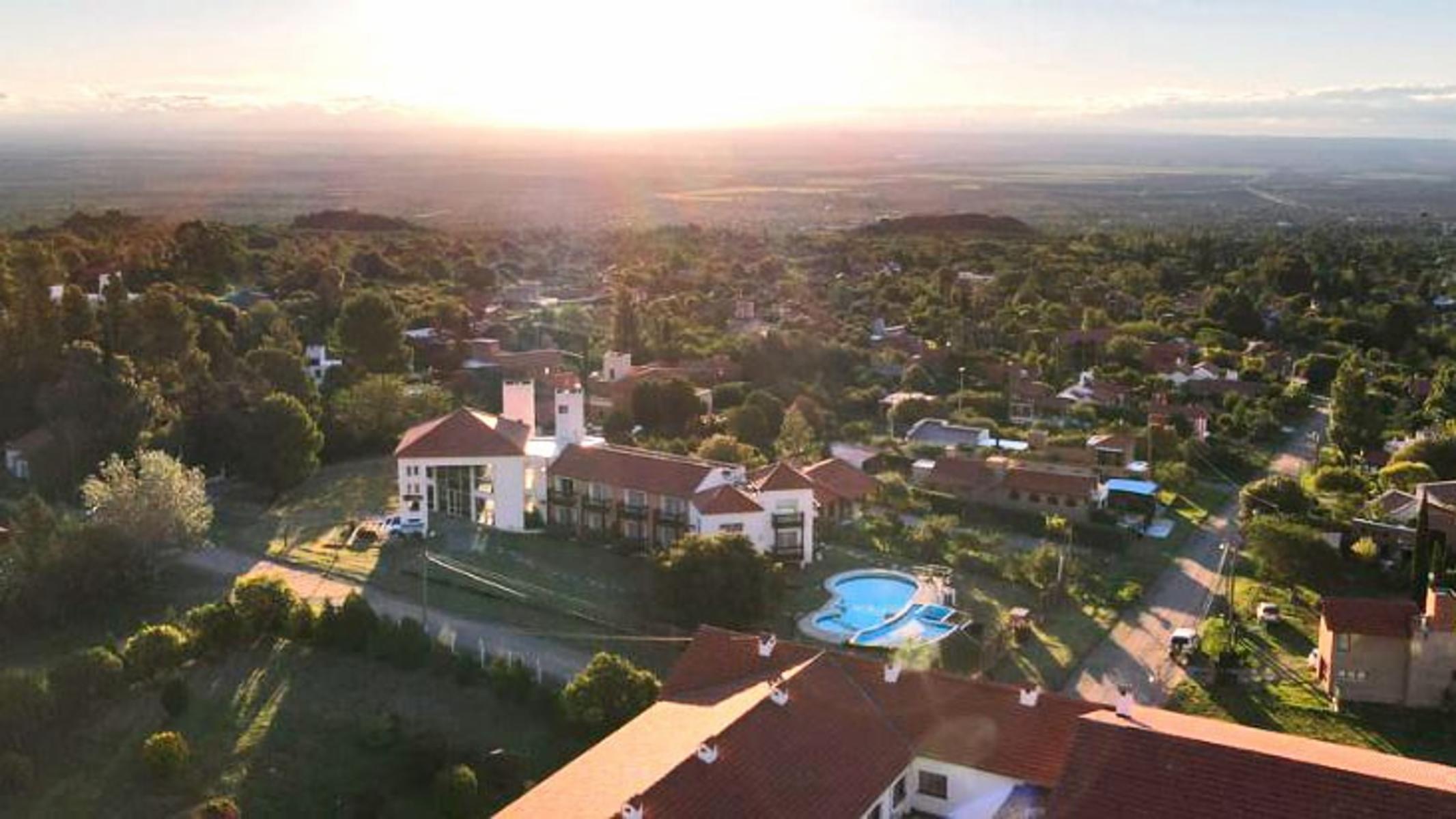 Hotel 12 hab., 700 m2 constr. s/lote 3300 m2 Merlo S. Luis