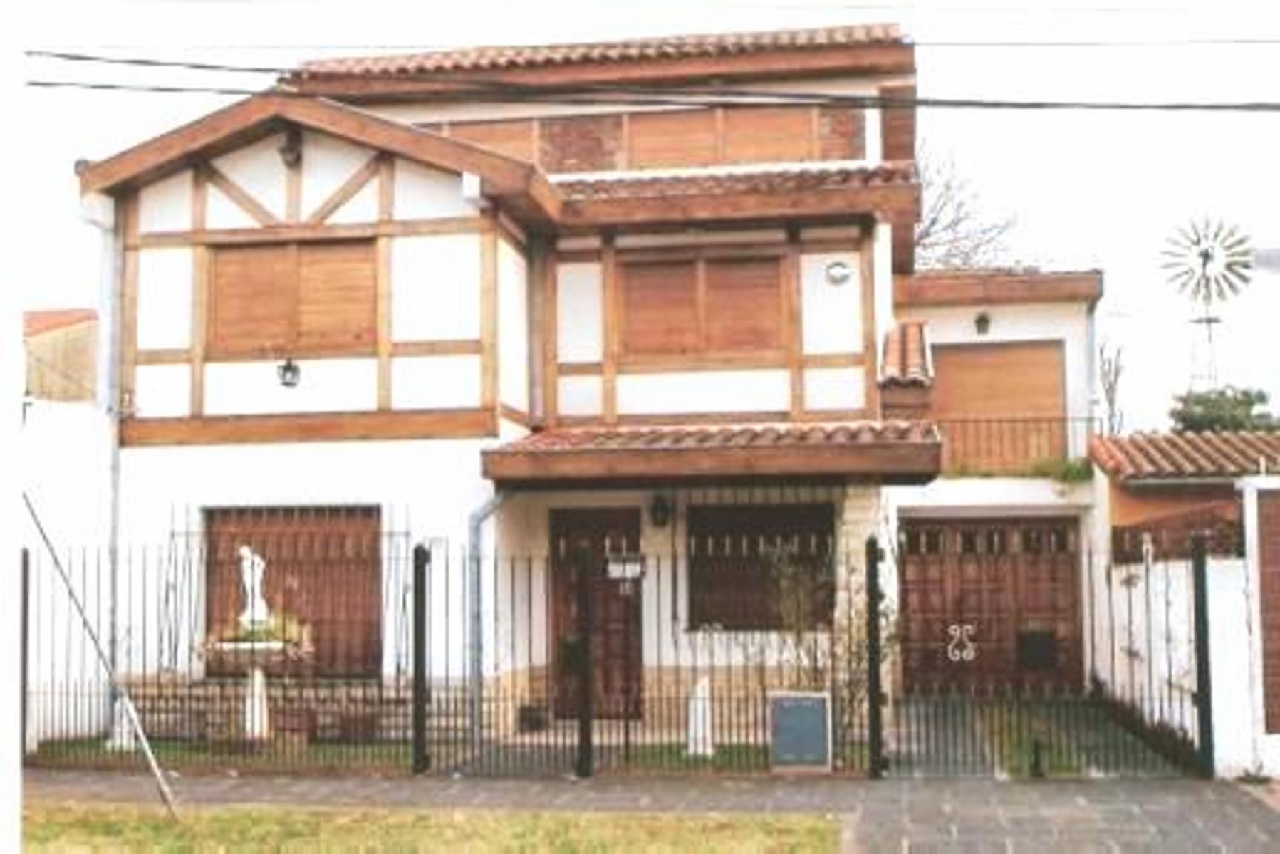 Ituzaingo Chalet 2 Ptas 4 ambientes jdin gge.Patio D185000