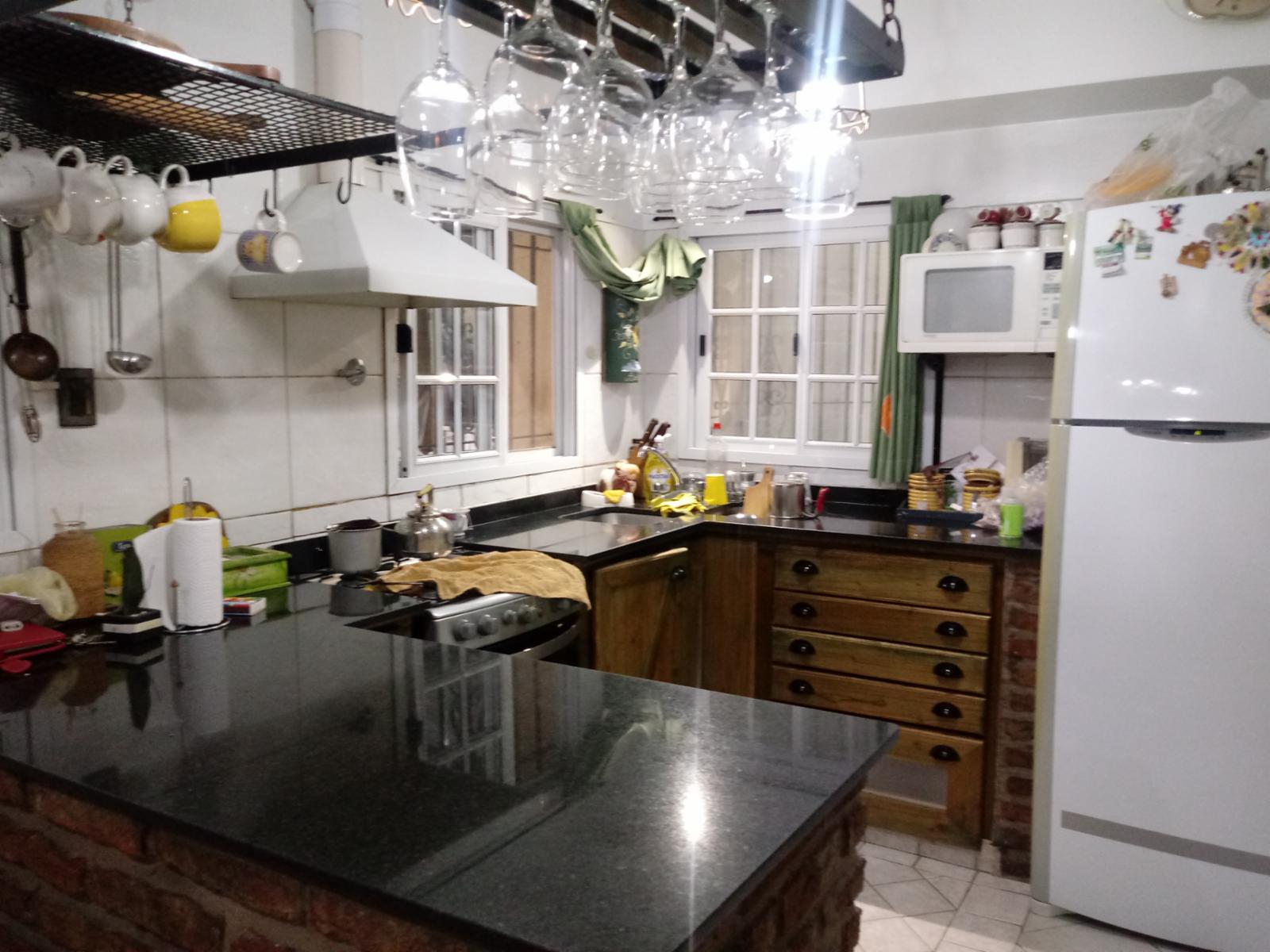 EXCELENTE CHALET DE 4 AMBIENTES EN VILLA LUZURIAGA CON PILETA GARAJE 3 AUTOS