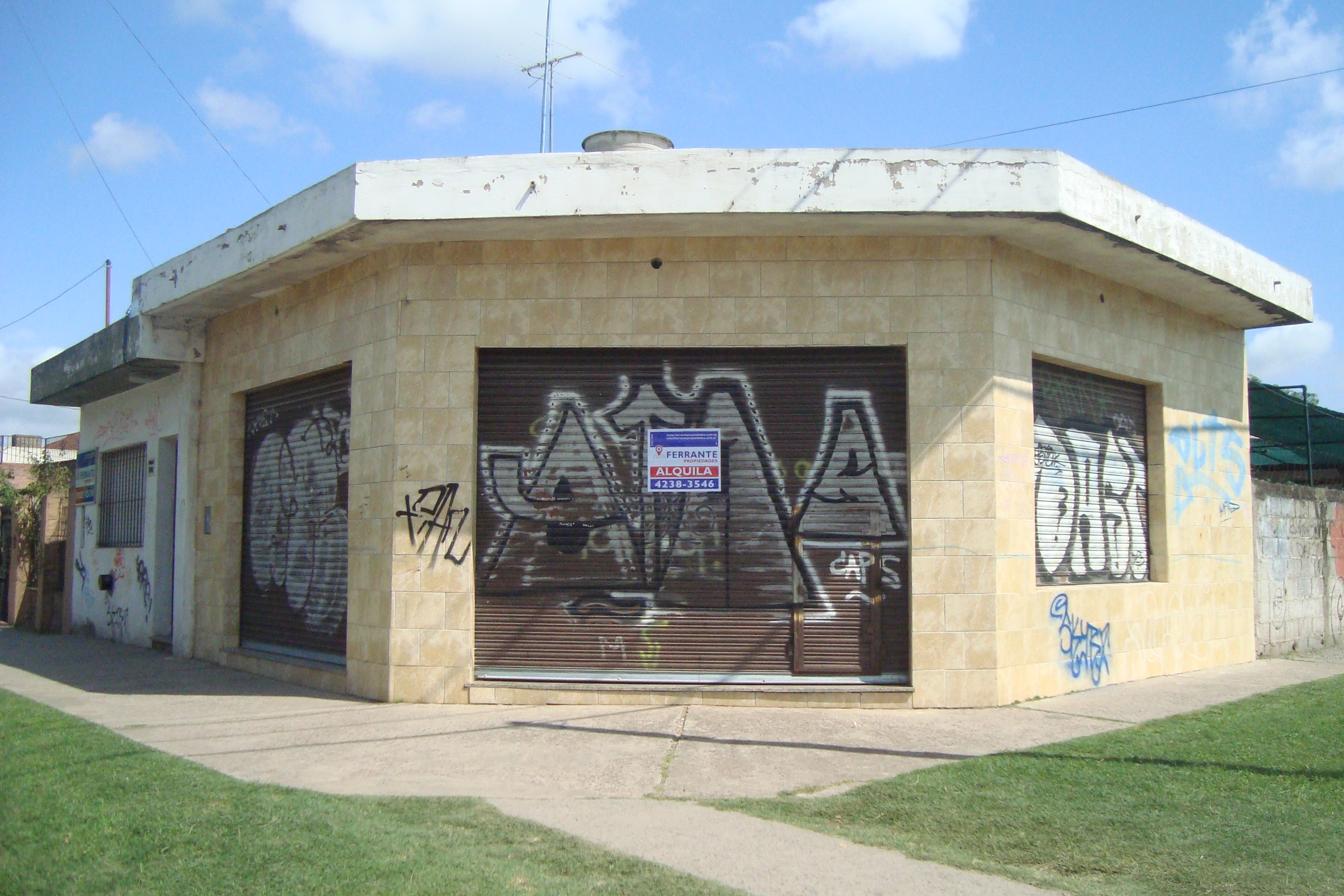 GLEW. AMPLIO LOCAL,6 CDRAS ESTACIÓN.IDEAL DESPENSA, ALMACEN,DESPACHO DE PAN,ART.LIMPIEZA ETC