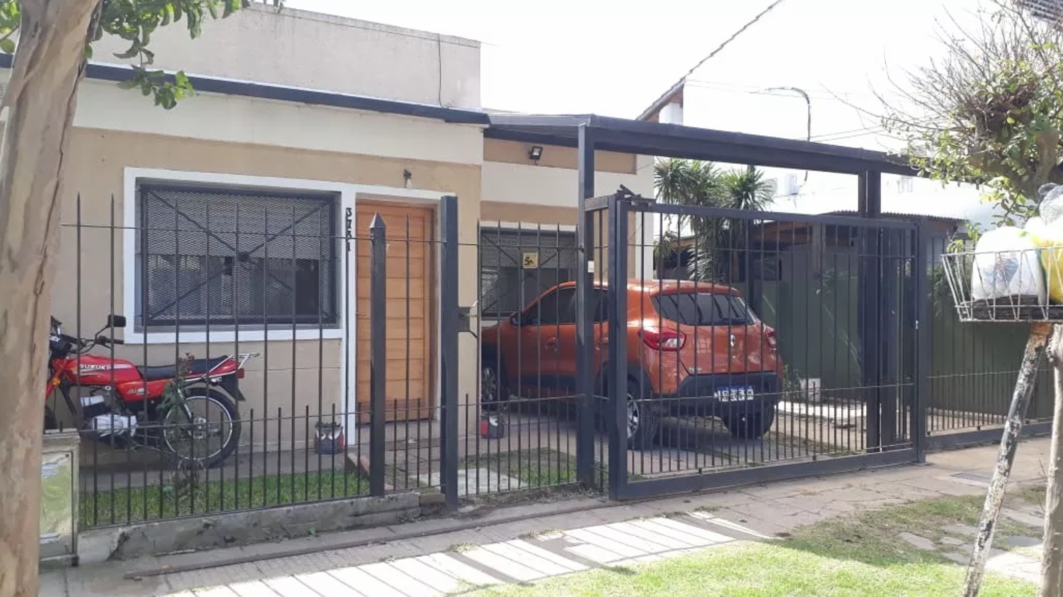 CASA AMERCIANA DE 3 AMB - CASTELAR