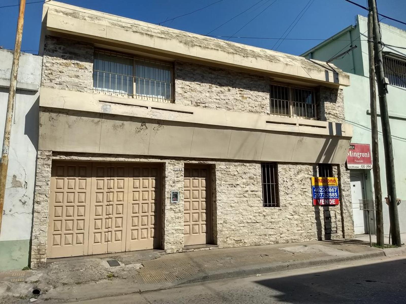 CASA 5 AMBIENTES CON COCHERA (CONSTITUYENTES 1300) C.MADERO