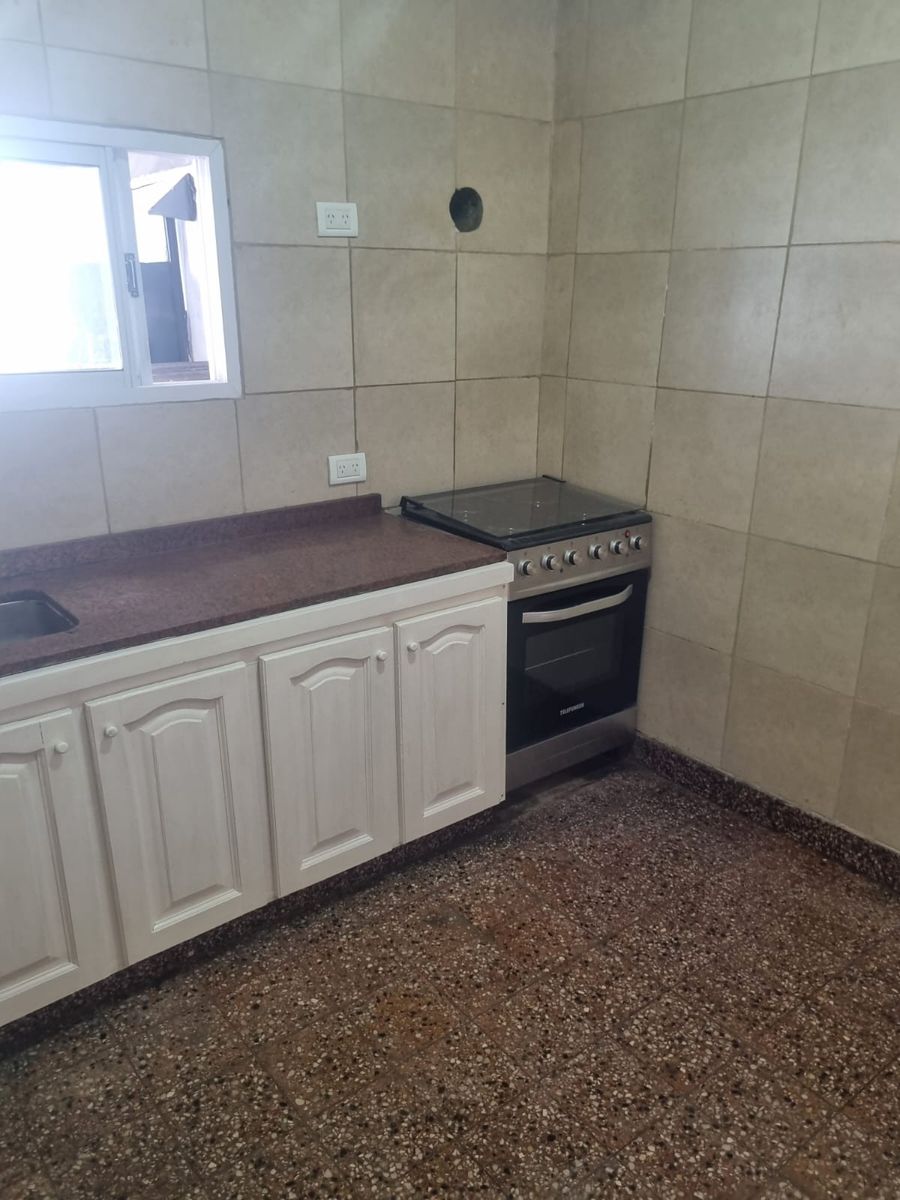 Chanas 2171 · Morón — foto 9