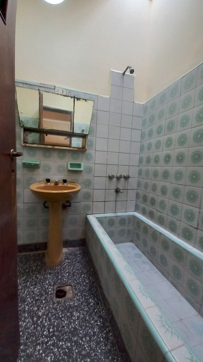 EVA PERON 4030 · Lanús — foto 18