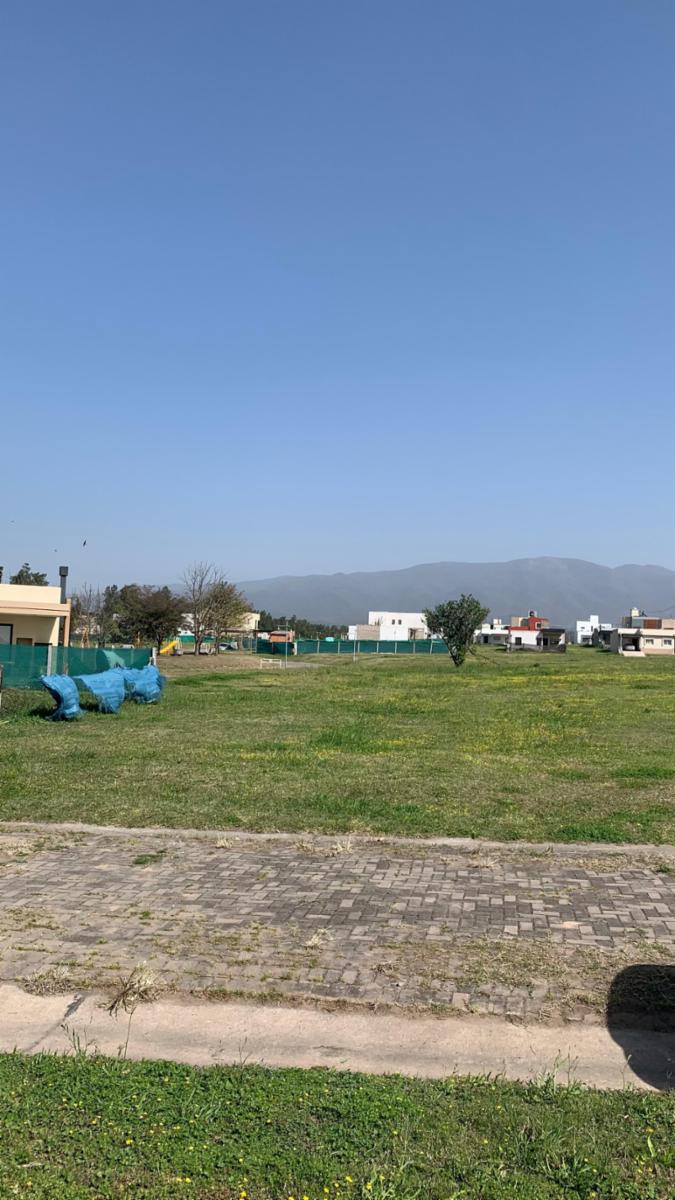 OPORTUNIDAD VENTA EN COUNTRY PRADERAS DEL NOGAL