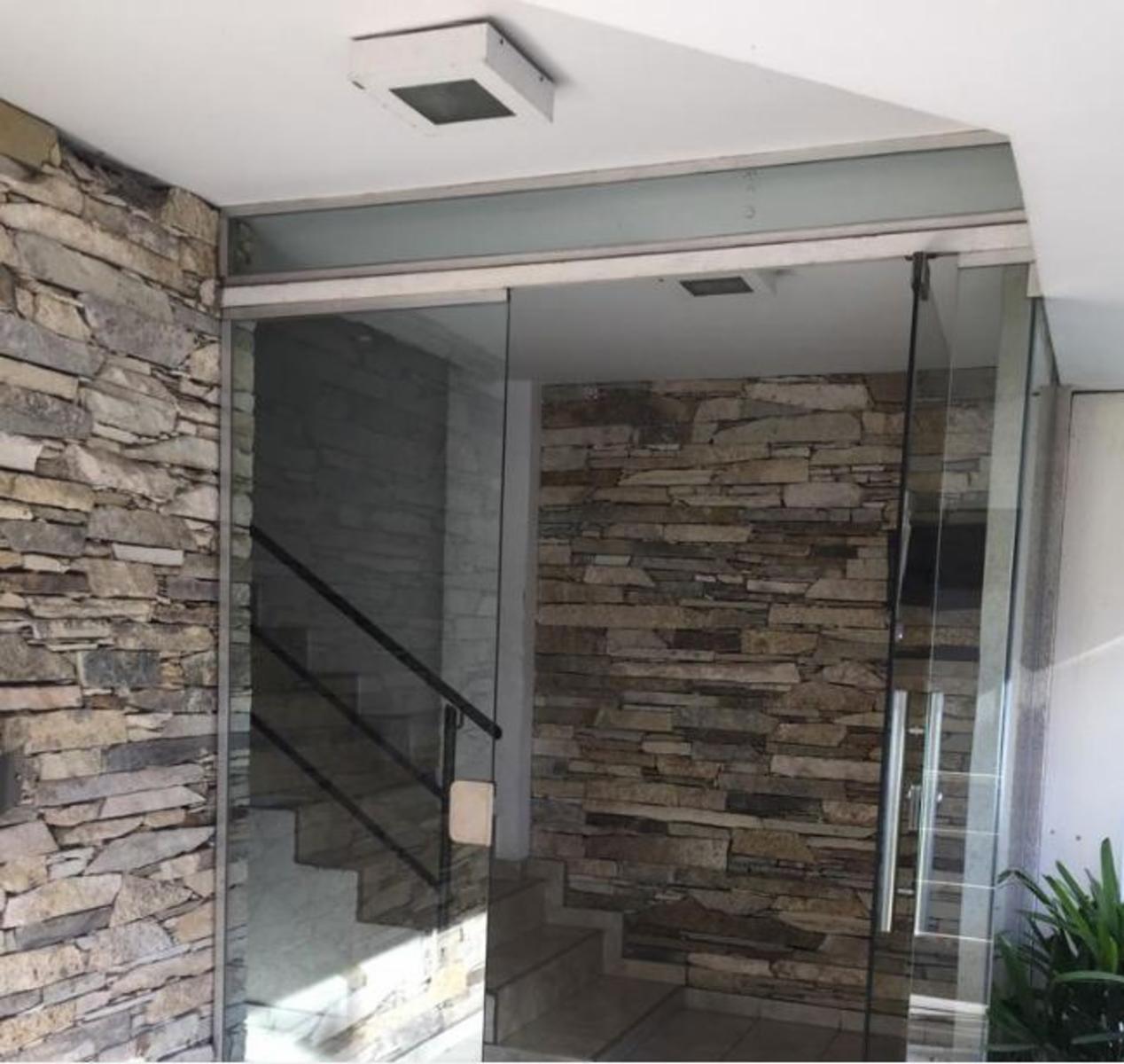 Excelente departamento de 2 amb al frente con balcón