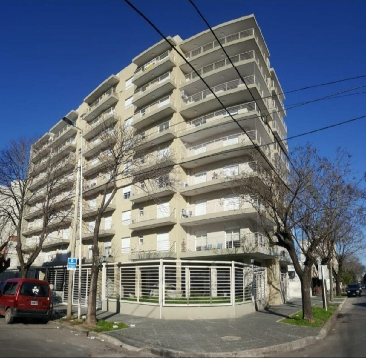 AMPLIO DEPARTAMENTO DE 2 AMBIENTES EN VENTA MORON SUR
