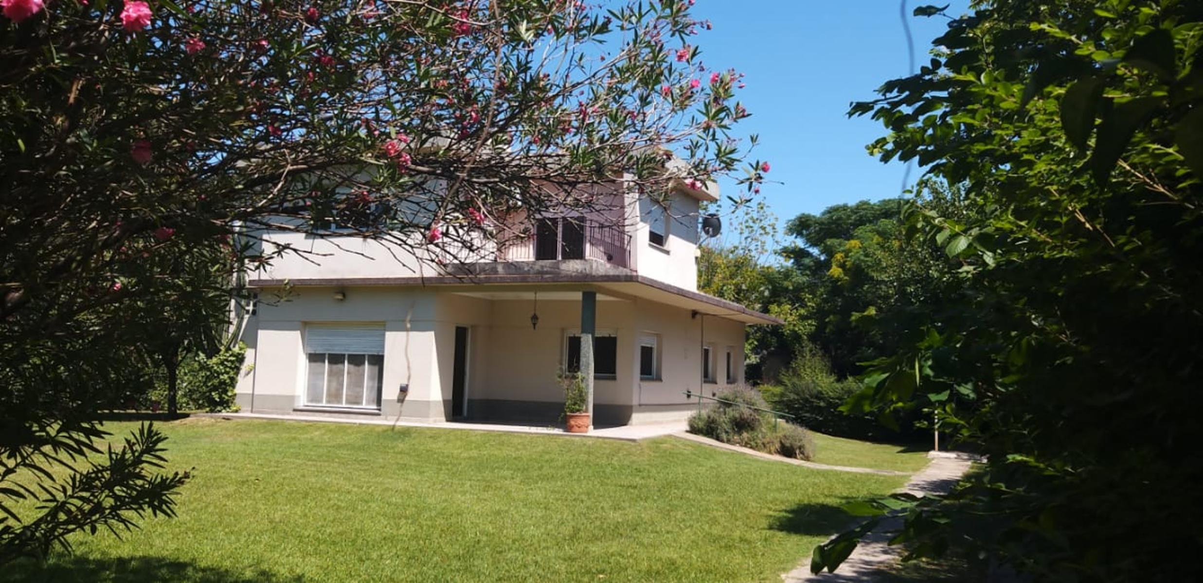 Venta de Casa Quinta en Paso del Rey Centro, calle Paganelli 258
