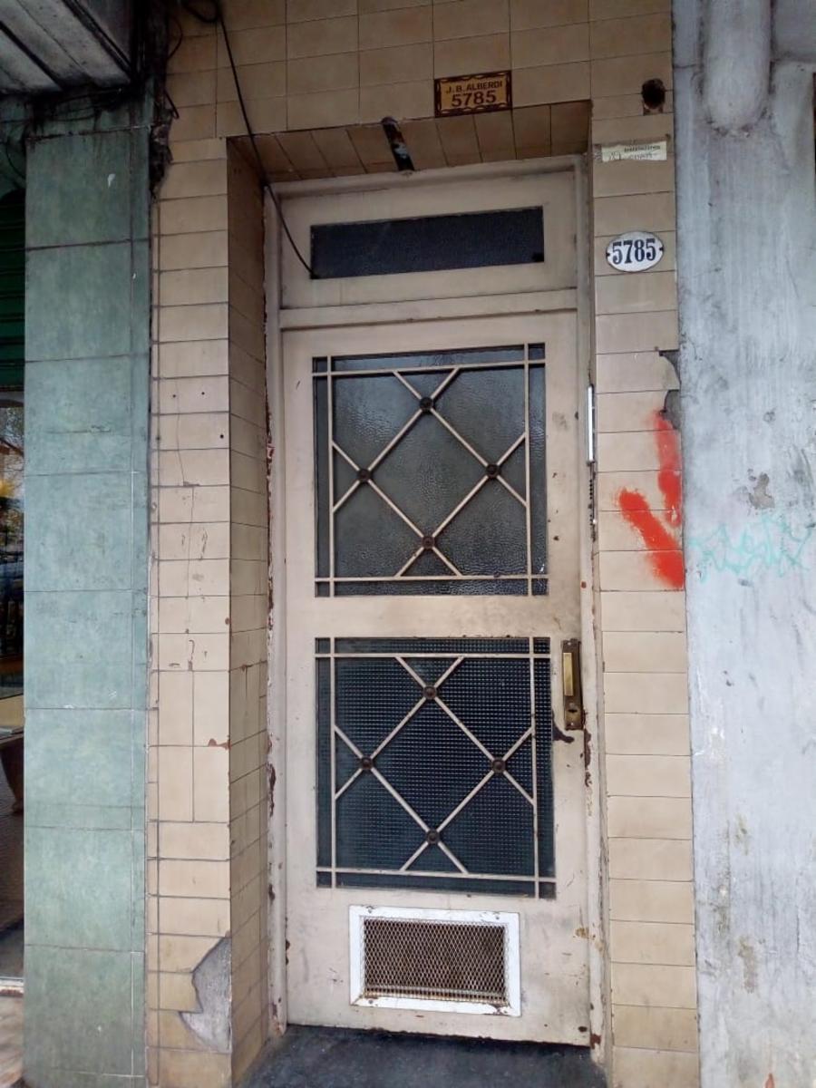 PH DE 2 AMBIENTES POR PASILLO EN AVENIDA ALBERDI CON PATIO