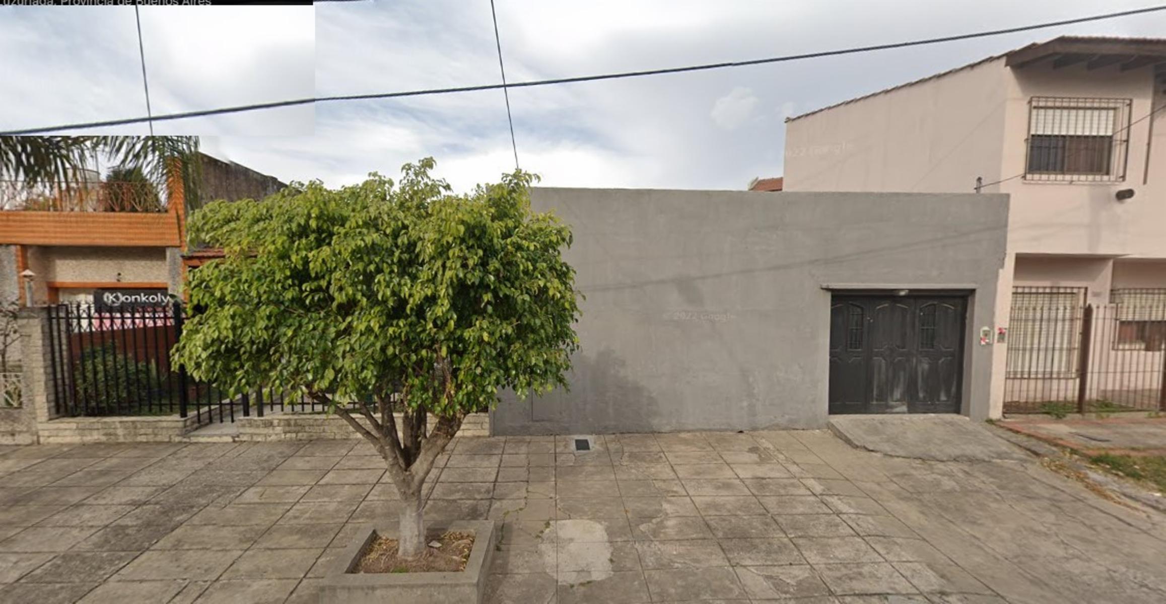 Chalet de 3 ambientes sobre lote irregular de 15 x 15.96