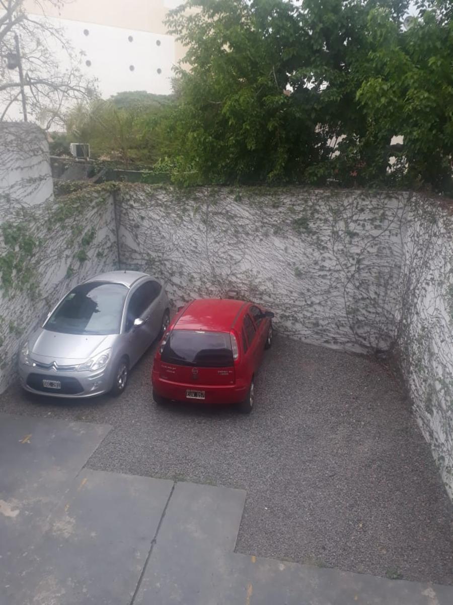 Venta de departamento con cochera en Adrogué
