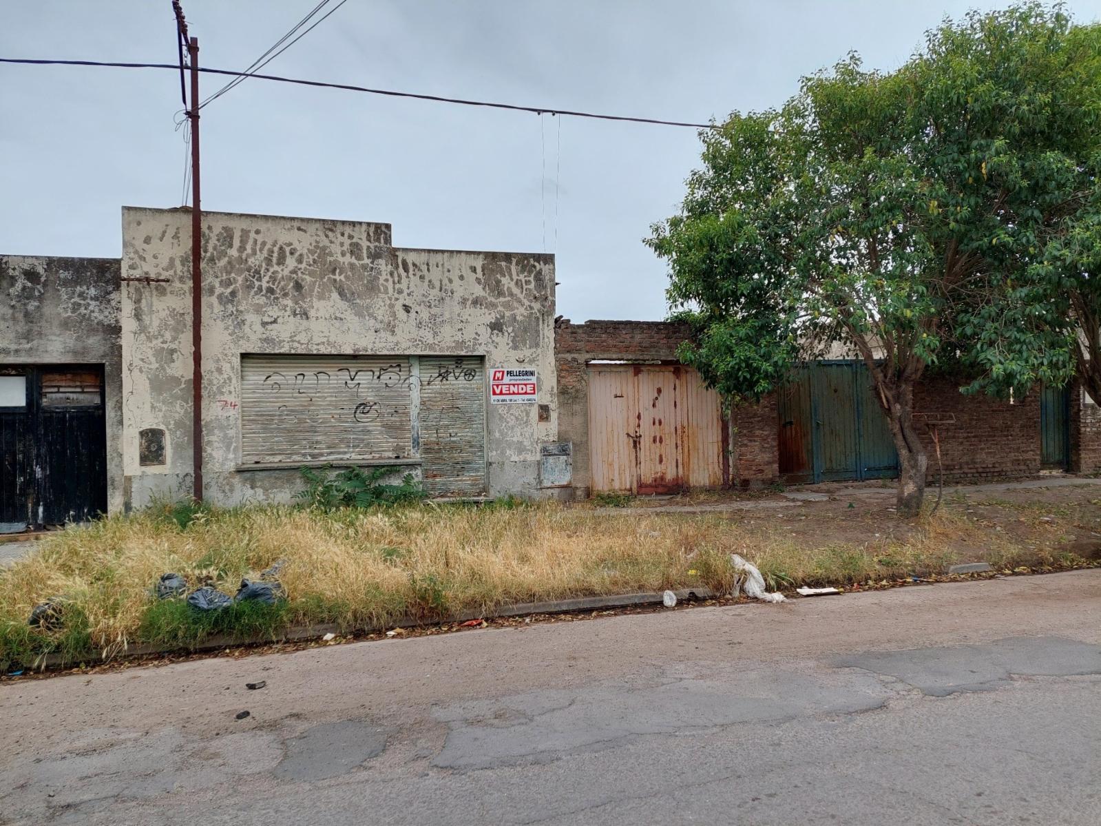 Casa a demoler sobre buen lote Parana 1671