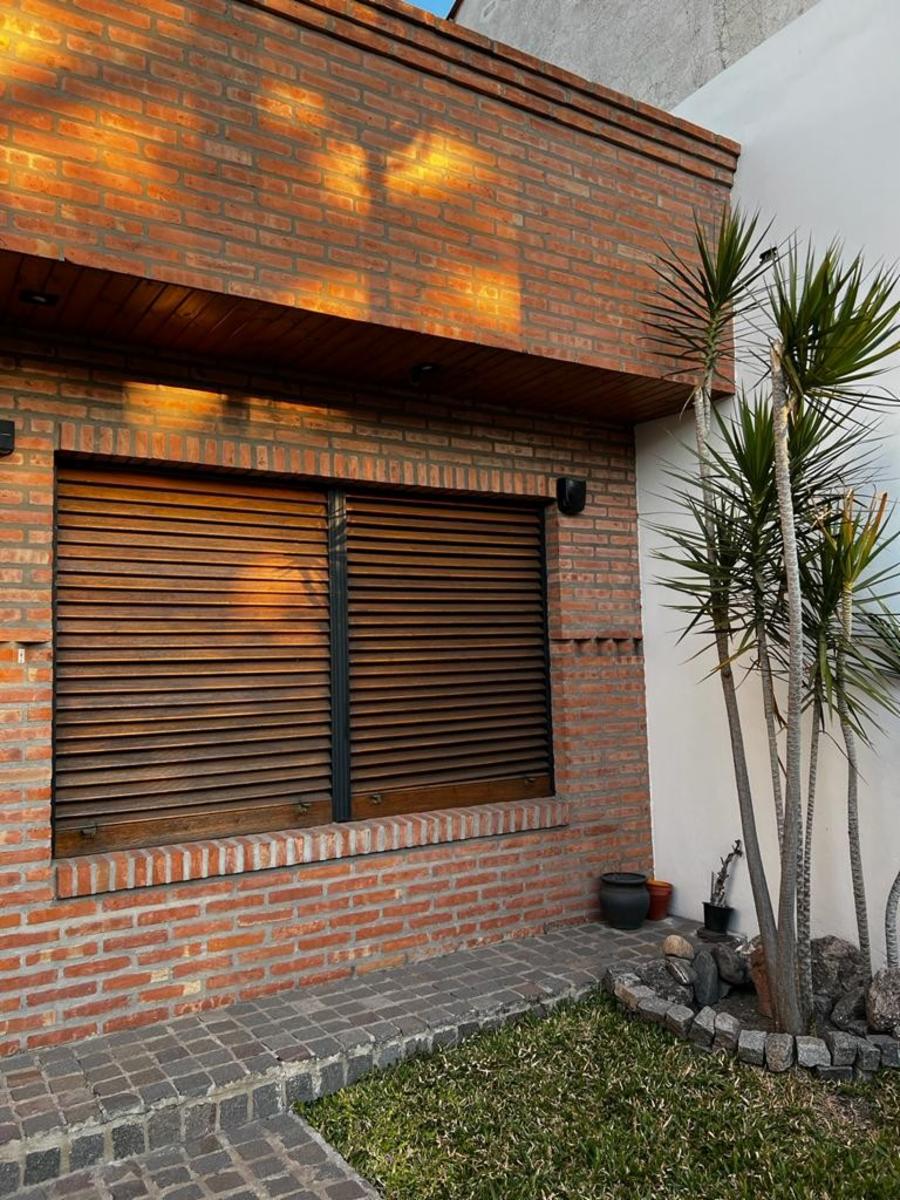 LA RIOJA 700 · Lanús — foto 3