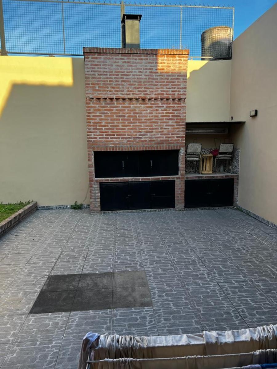 LA RIOJA 700 · Lanús — foto 23