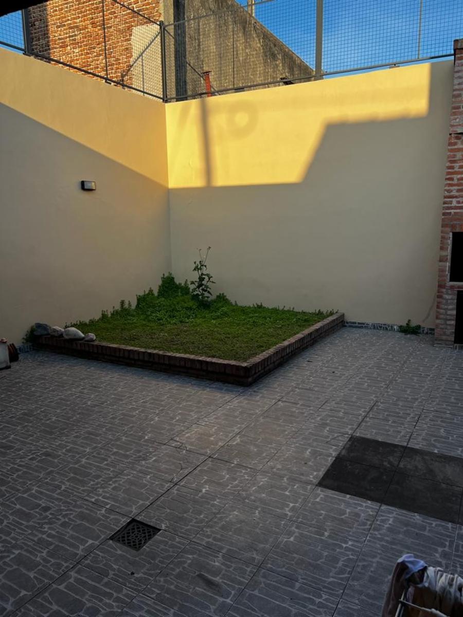 LA RIOJA 700 · Lanús — foto 24