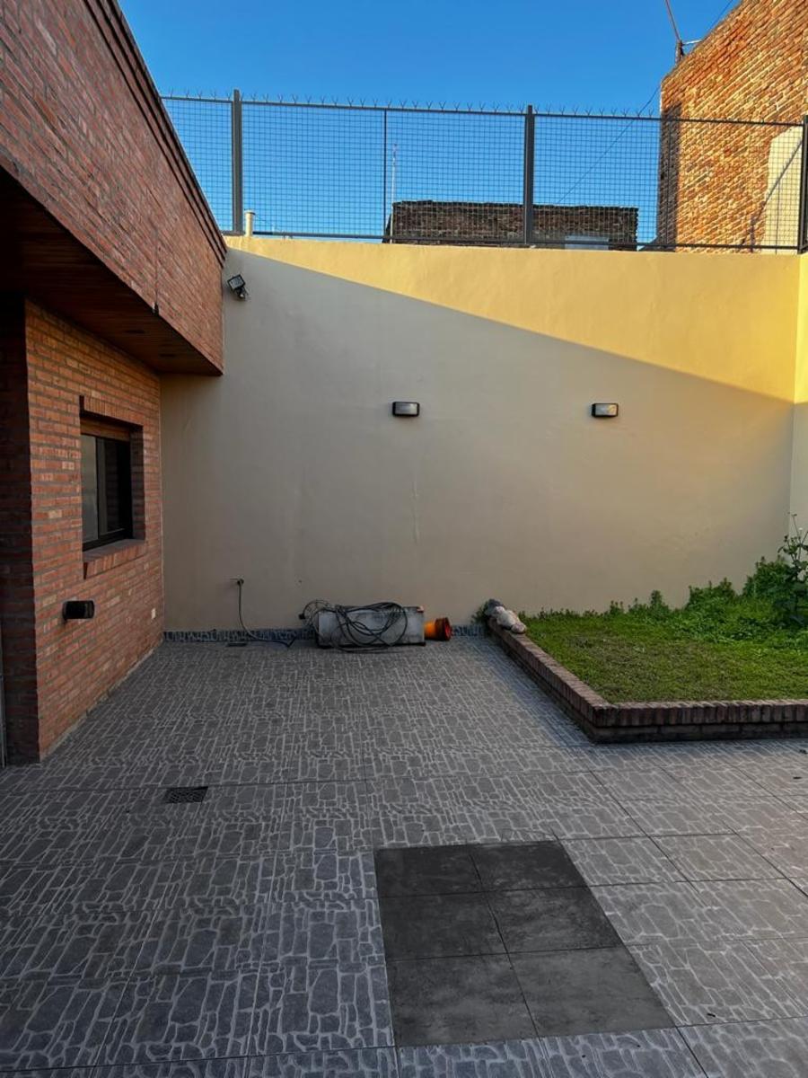LA RIOJA 700 · Lanús — foto 25
