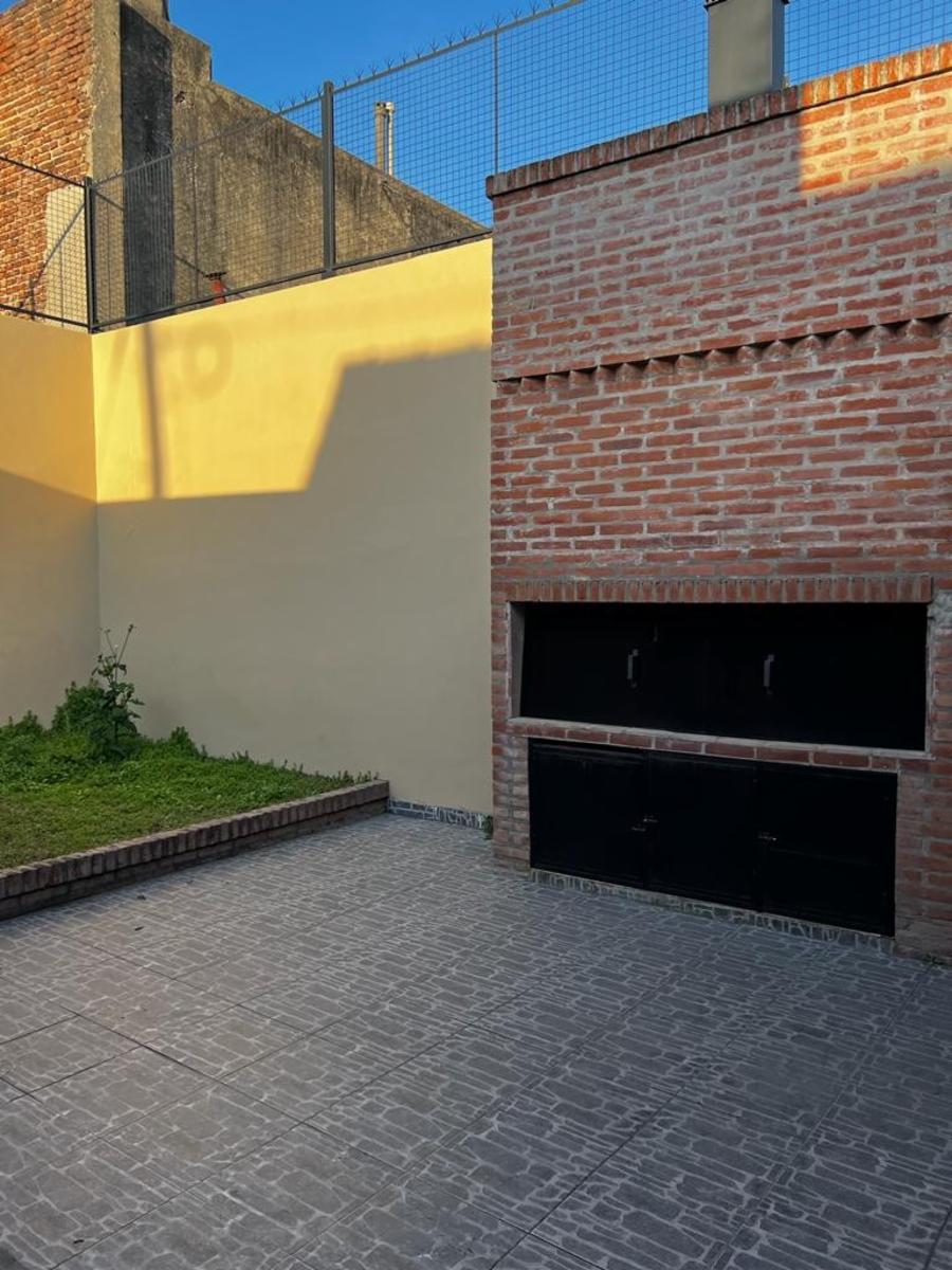LA RIOJA 700 · Lanús — foto 26