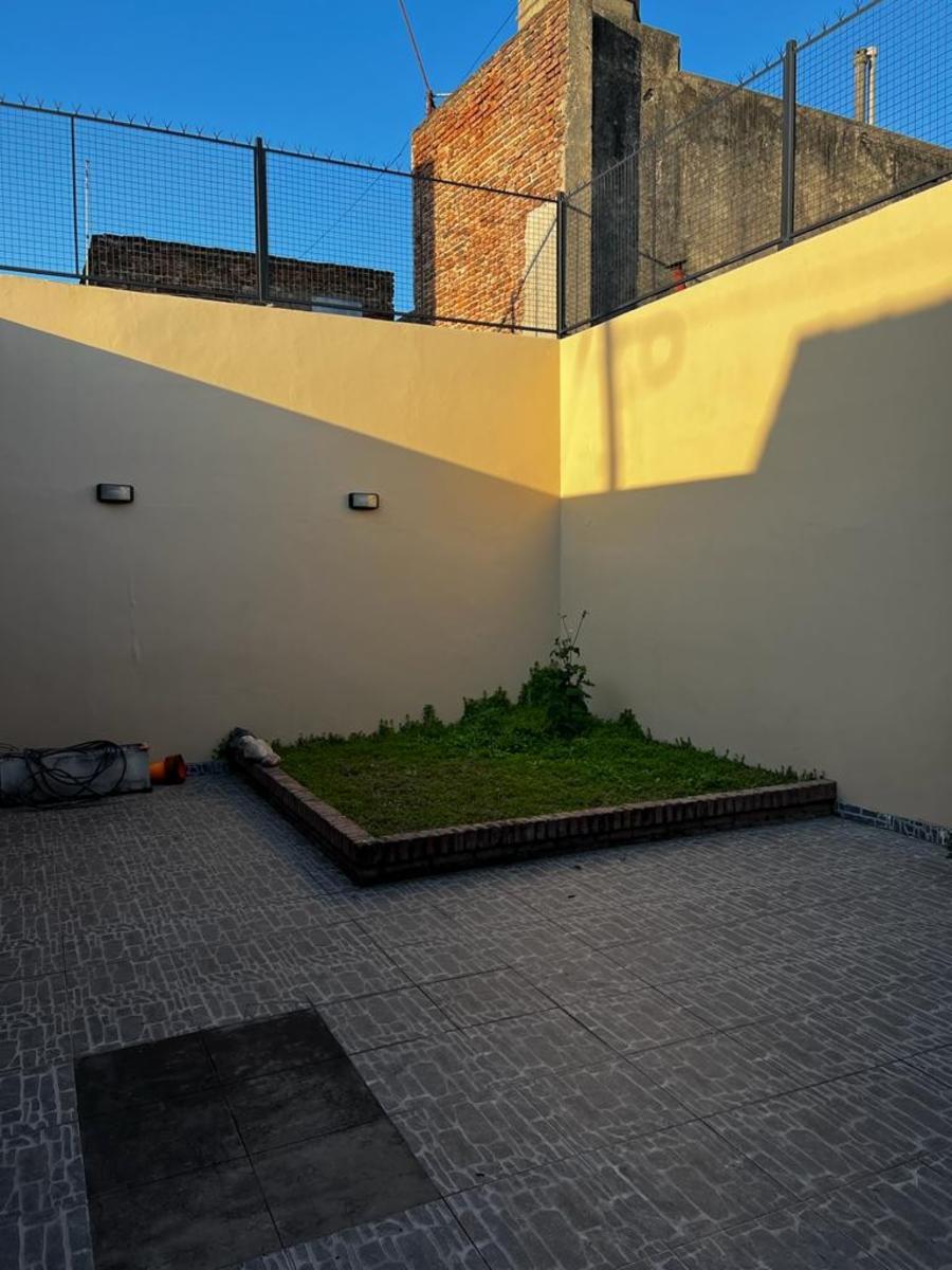 LA RIOJA 700 · Lanús — foto 28