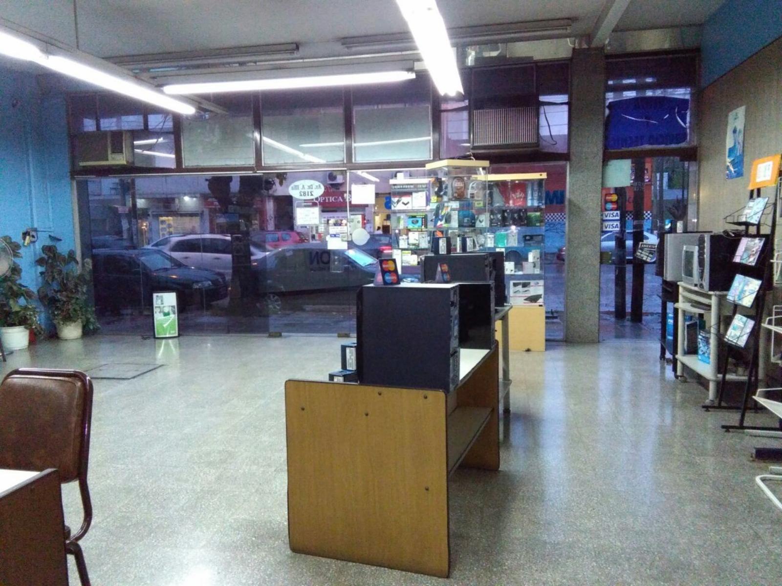 AV. PTE. A. ILLIA  2100 · La Matanza — foto 3