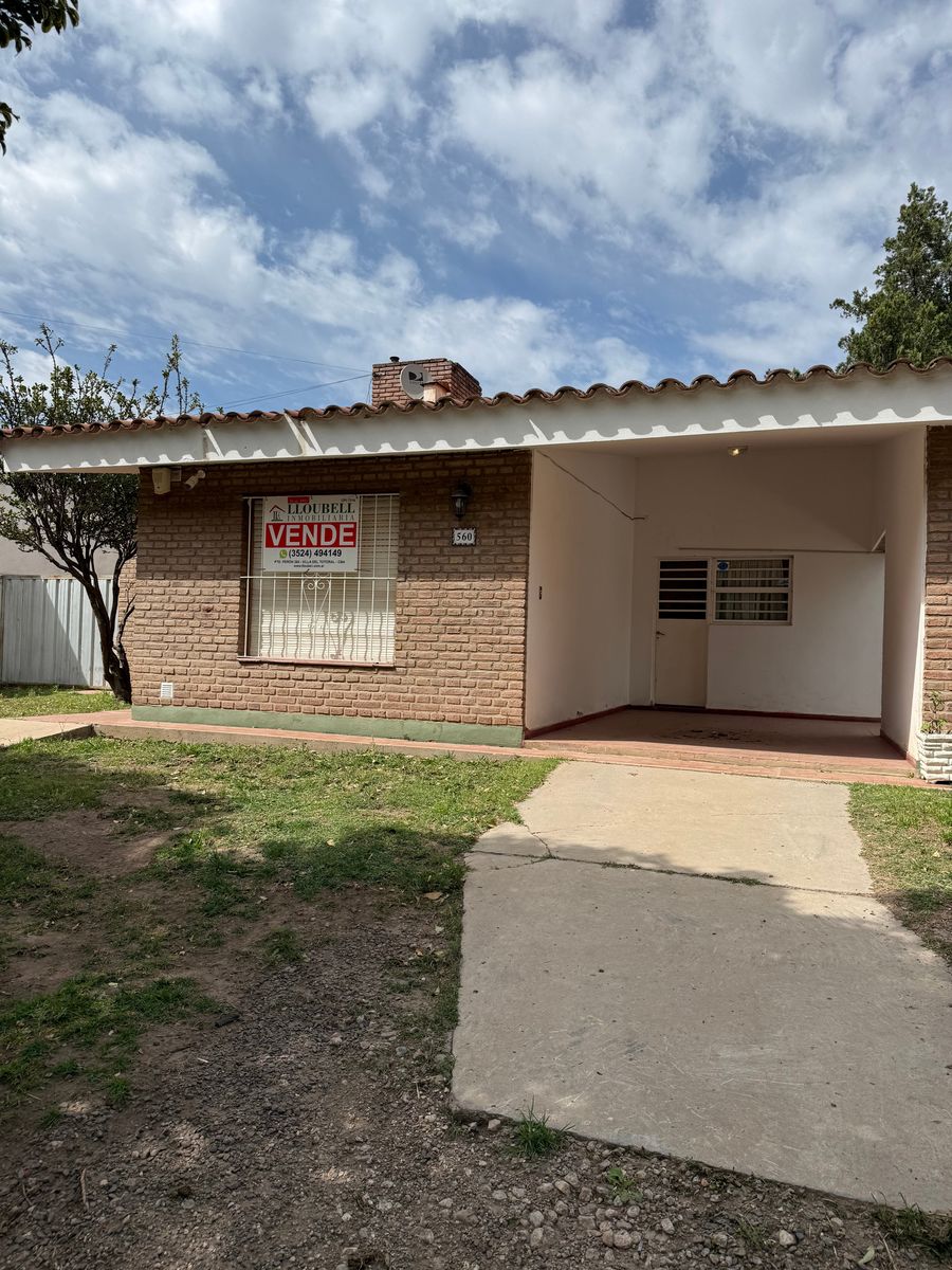 CASA 3 DORMITORIOS EN BV. LA LOMA DE VILLA DEL TOTORAL