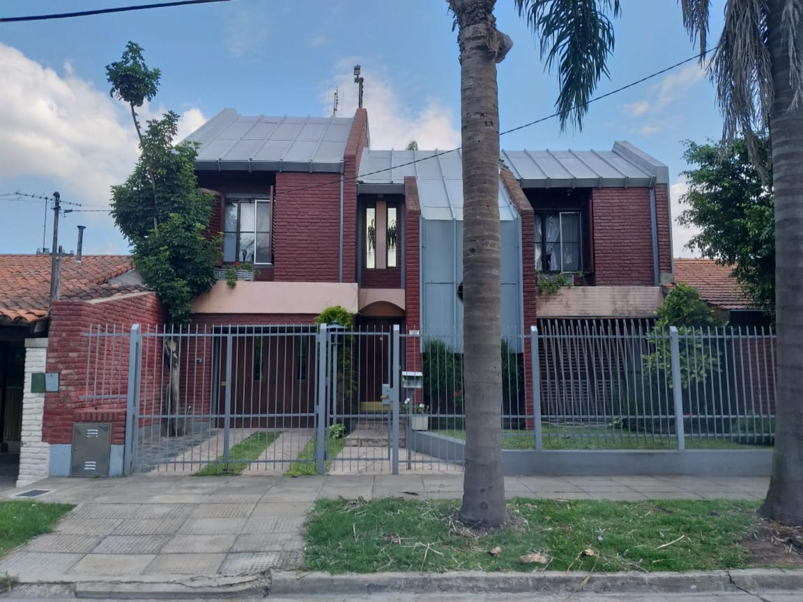Excelente casa de categoria Ituzaingo norte