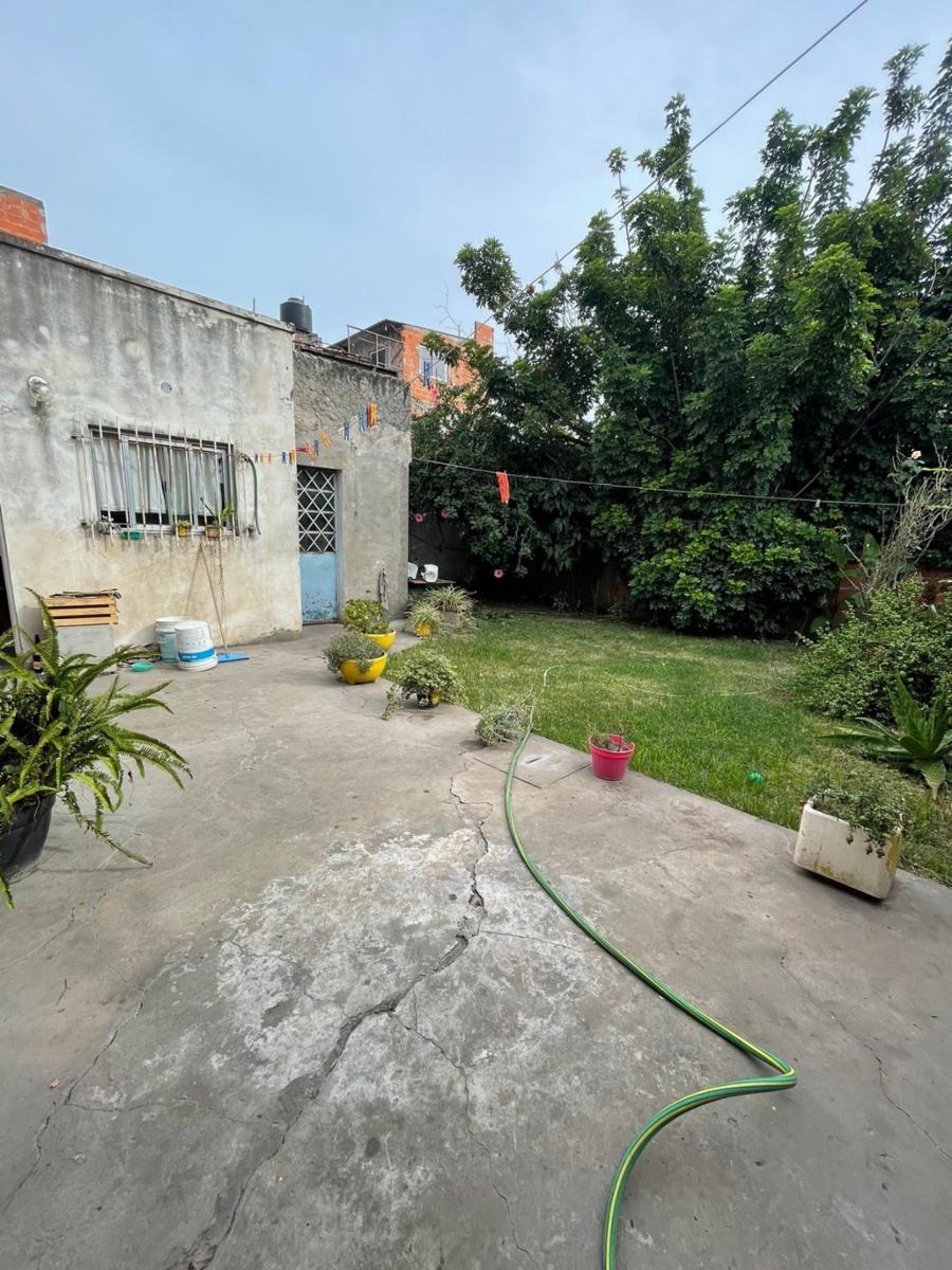 Casa de tres ambientes a la venta en José C Paz