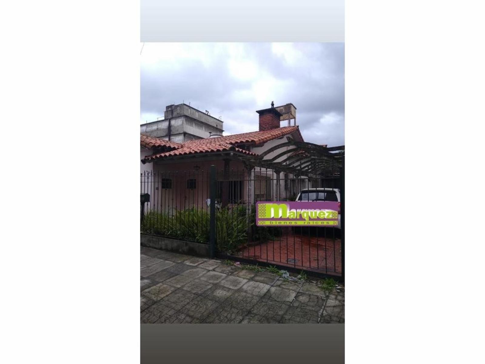 Casa sobre lote 200m2 - República de Israel 4600