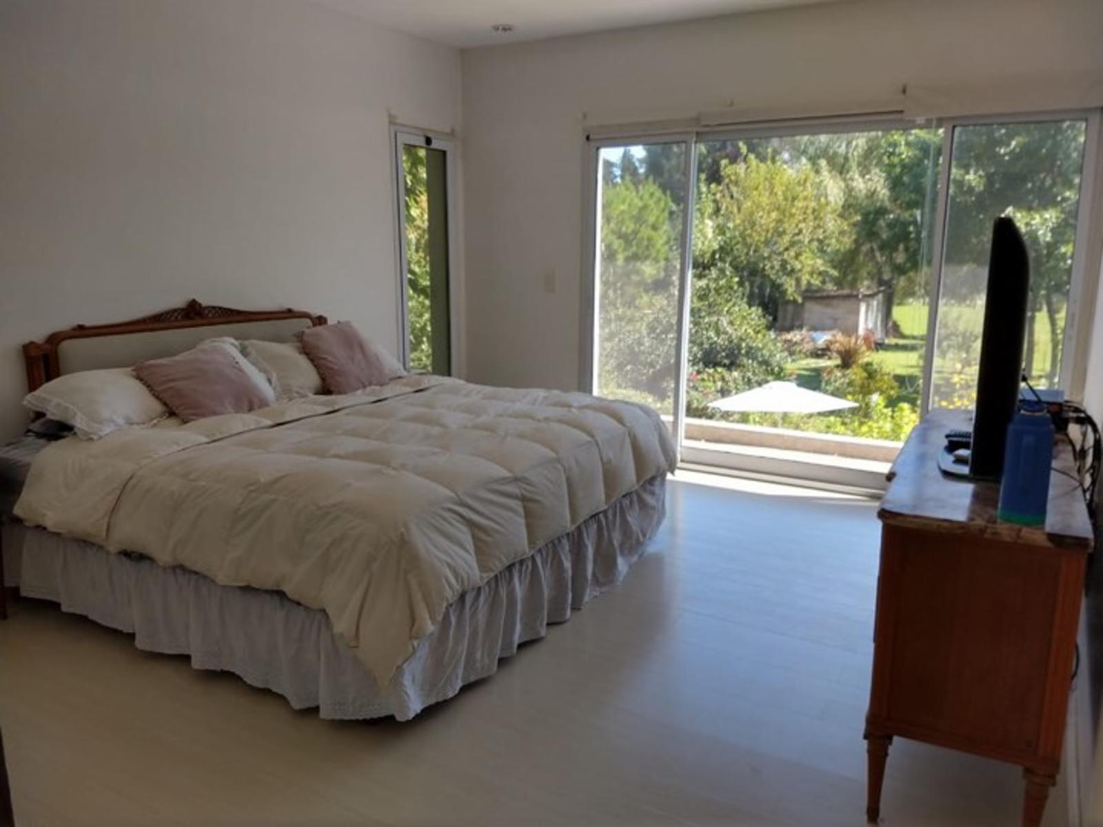Casa con Pileta en Venta en Barrio Privado San Juan