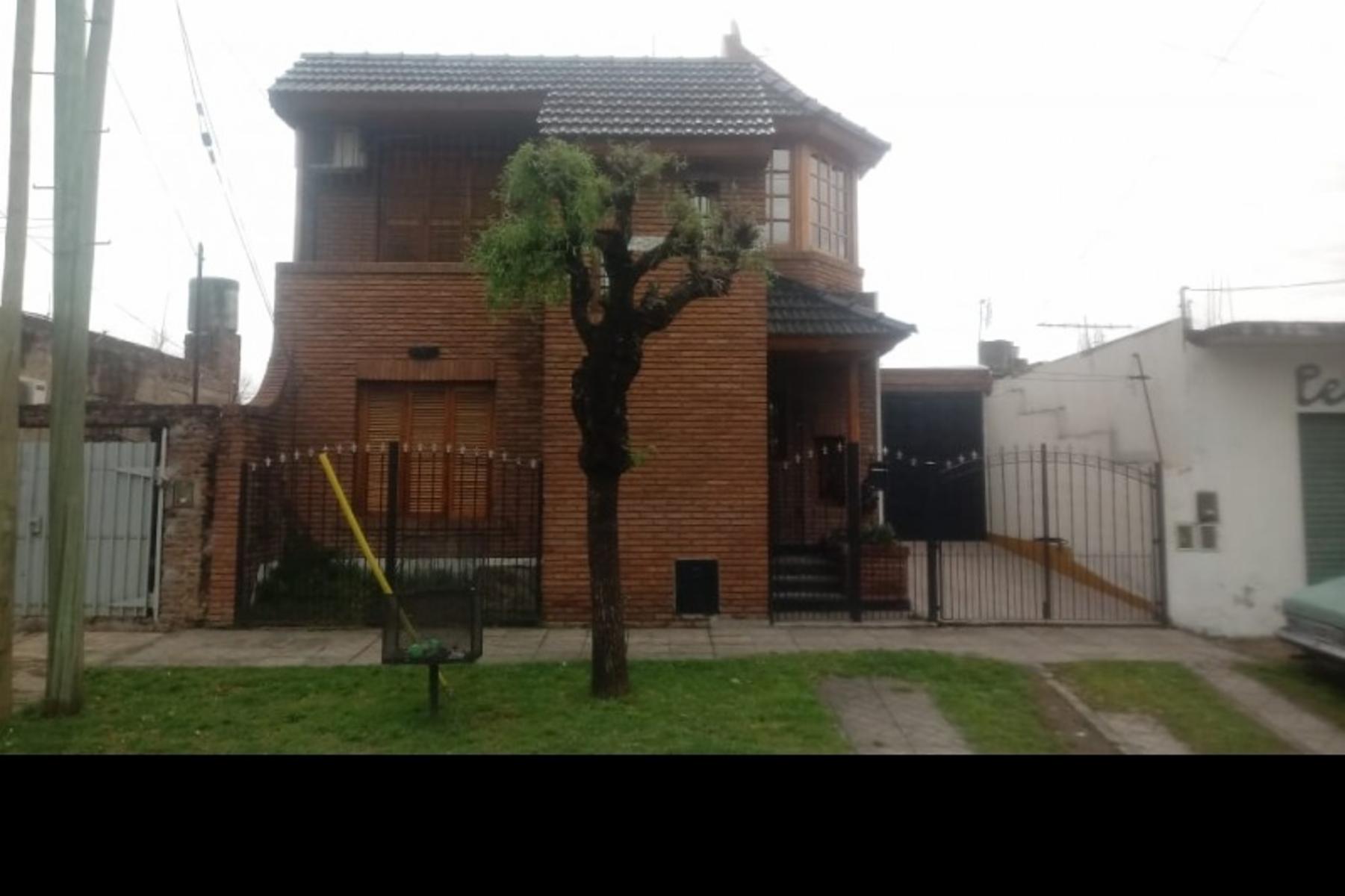 CHALET 5 AMBIENTES EN VILLA CONSTRUCTORA