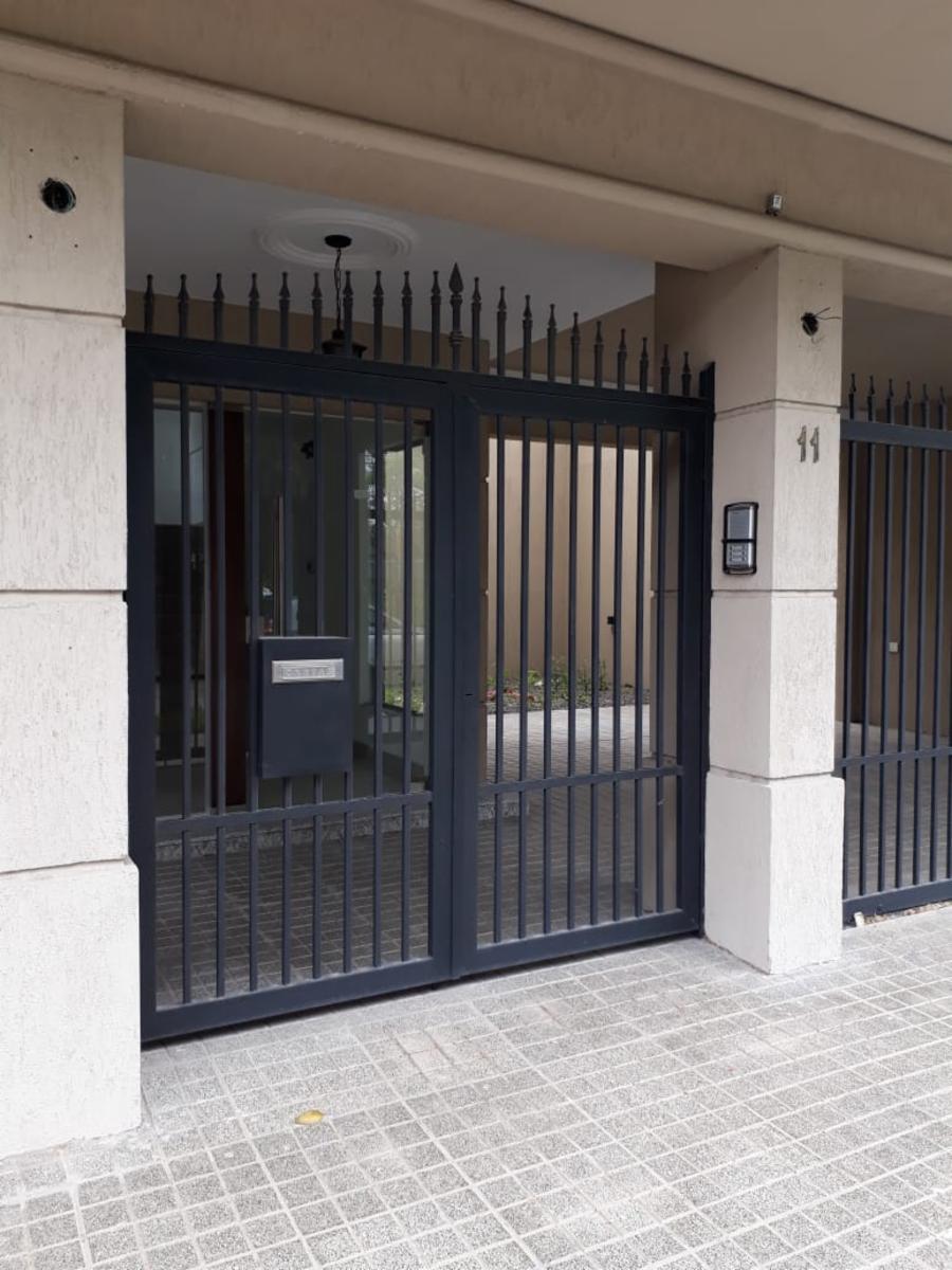 Castelli 11 · Morón — foto 4