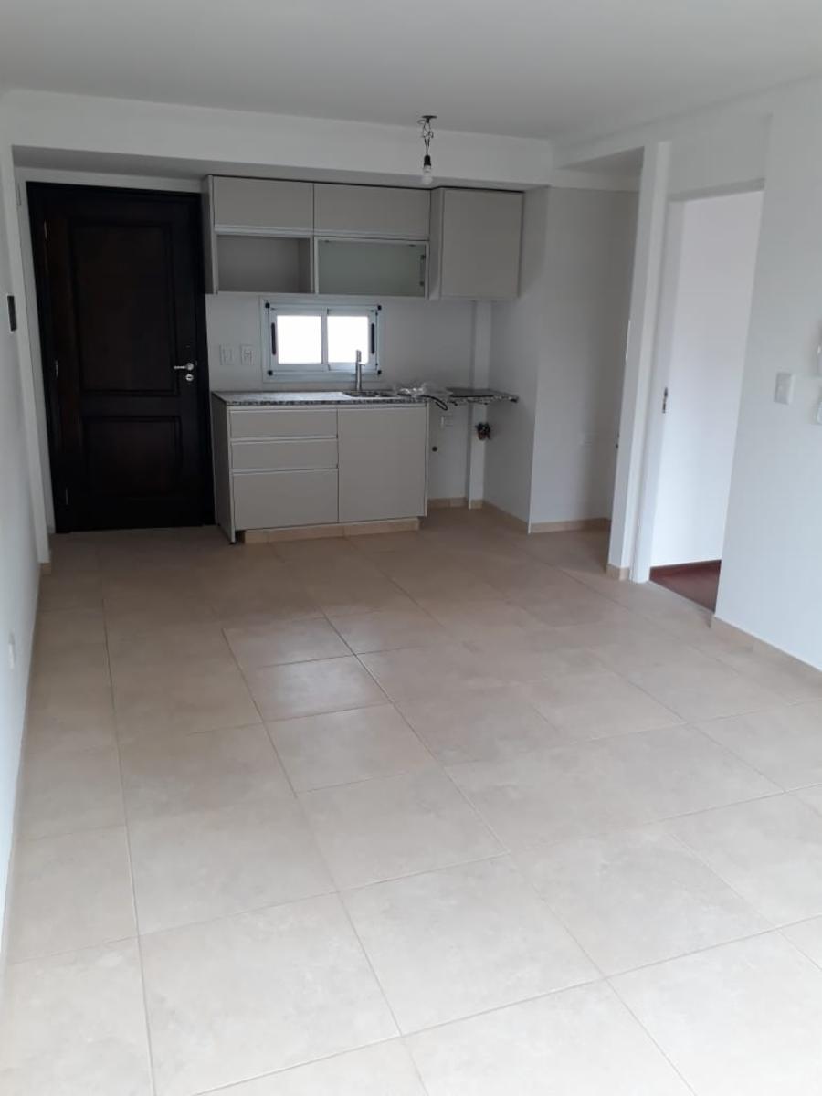 Castelli 11 · Morón — foto 6