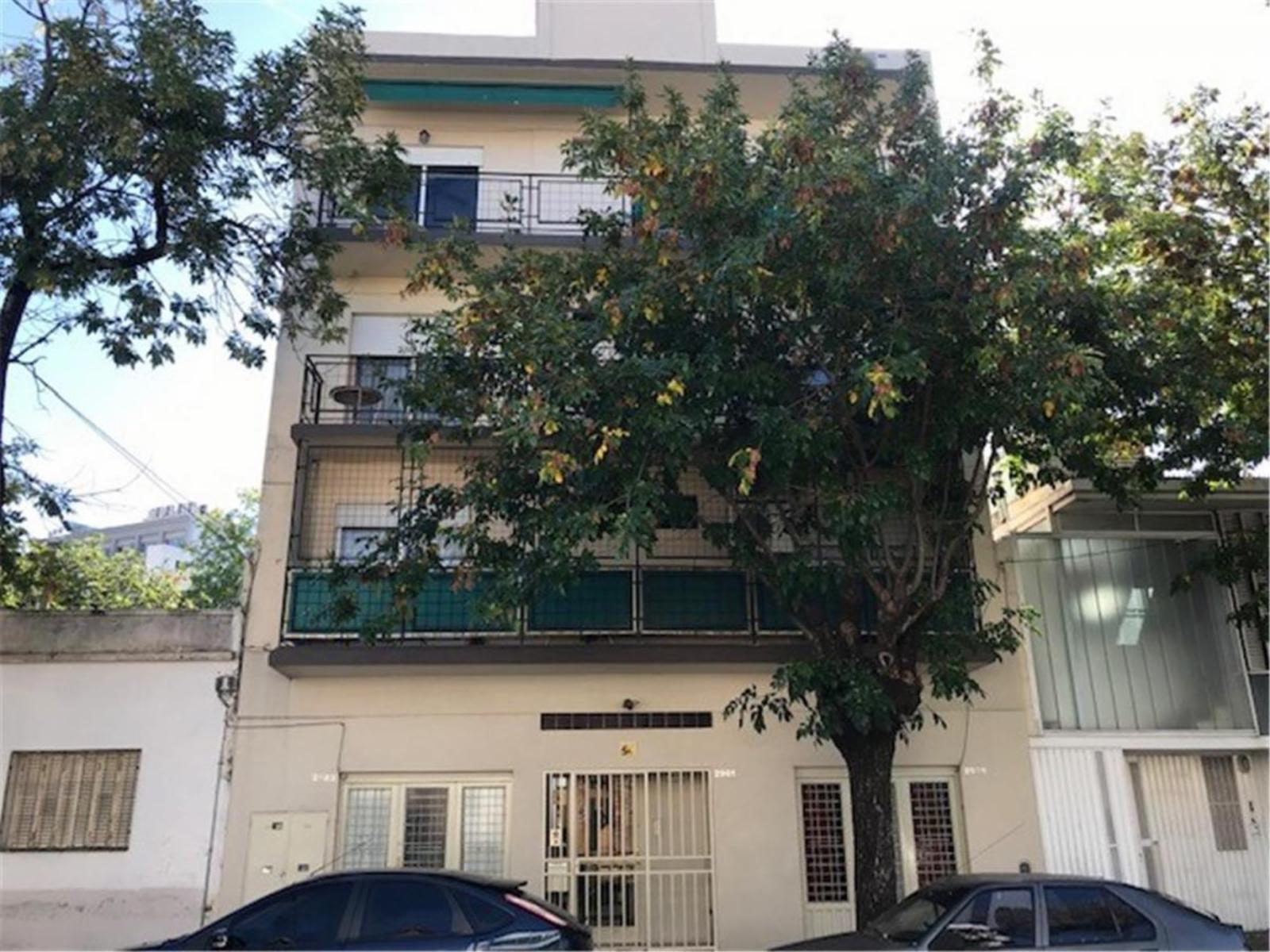 Piso de 4 Ambientes con Balcón Corrido Al Frente