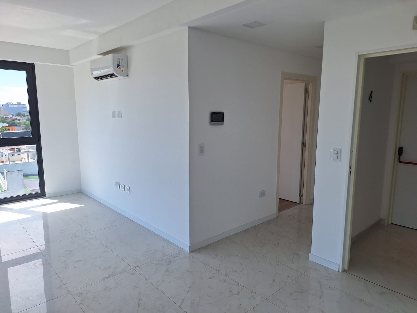MARTINIANO LEGUIZAMON 400 · Liniers — foto 4