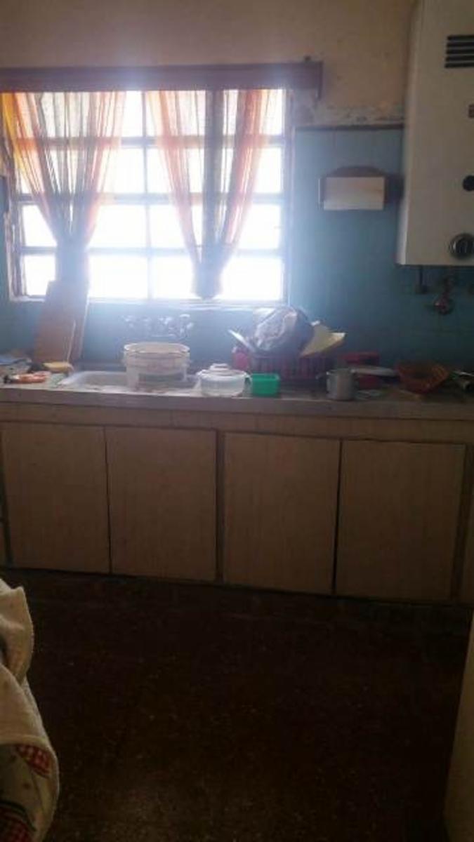 Casa de tres ambientes en venta en el palomar