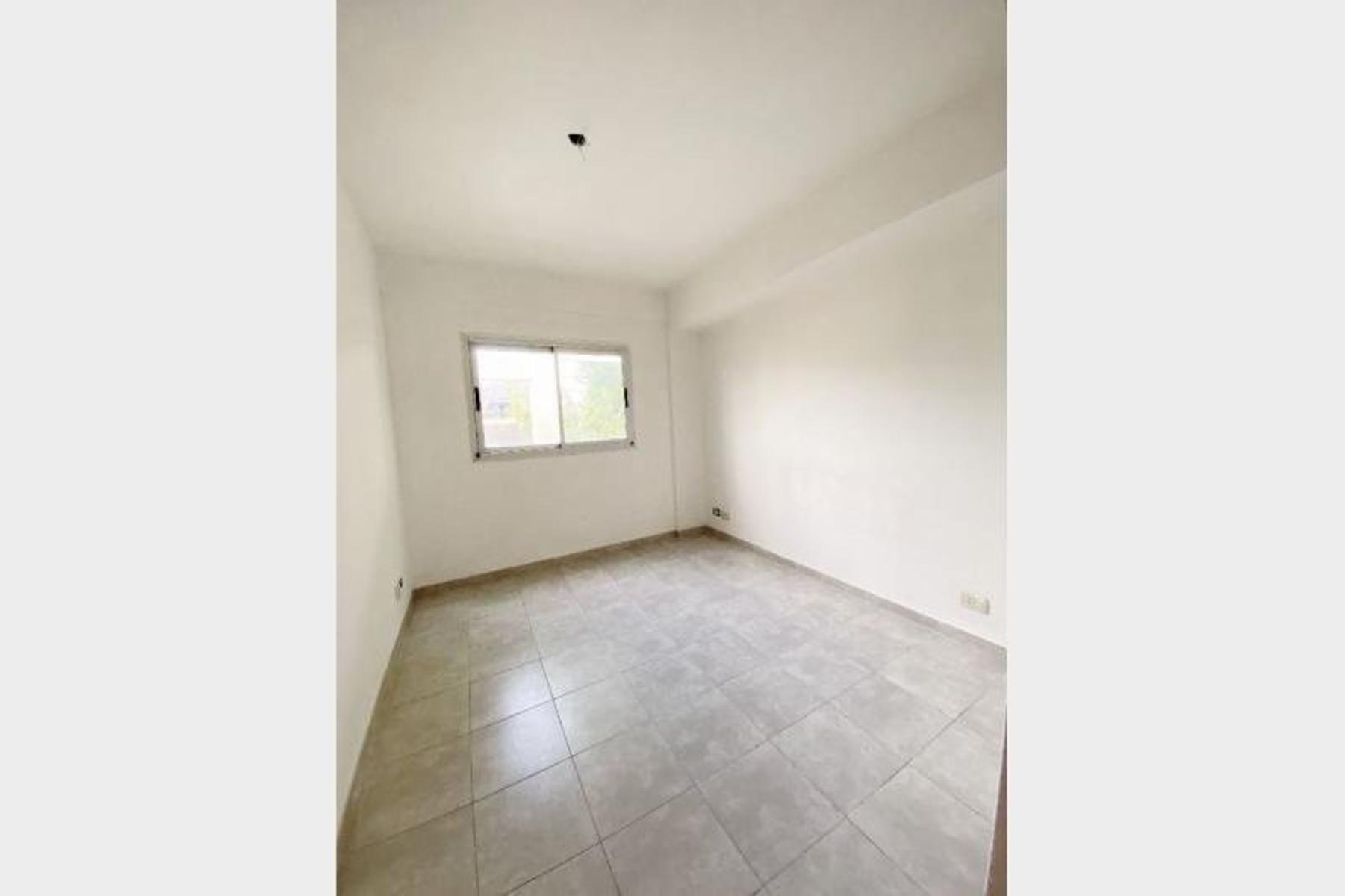 Pastor Obligado 300 · Morón — foto 8