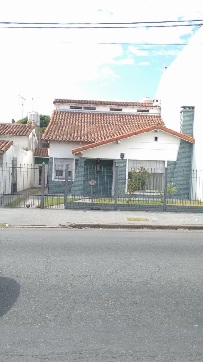 CASA EN LOTE PROPIO DE 4 AMBIENTES. SUP. 10 mts X 46 mts2.