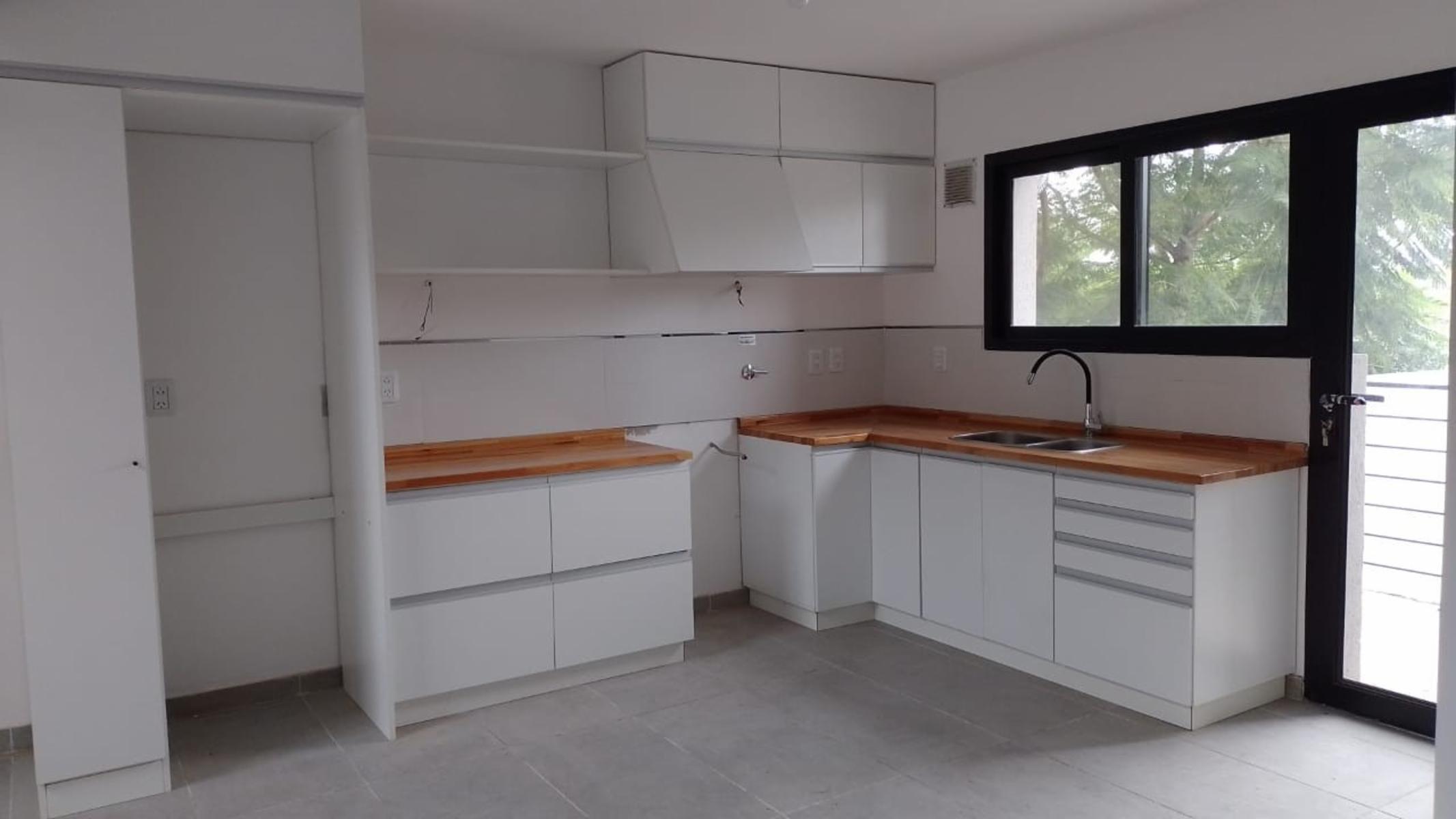FRANCISCO BEIRO 2400 · Morón — foto 8