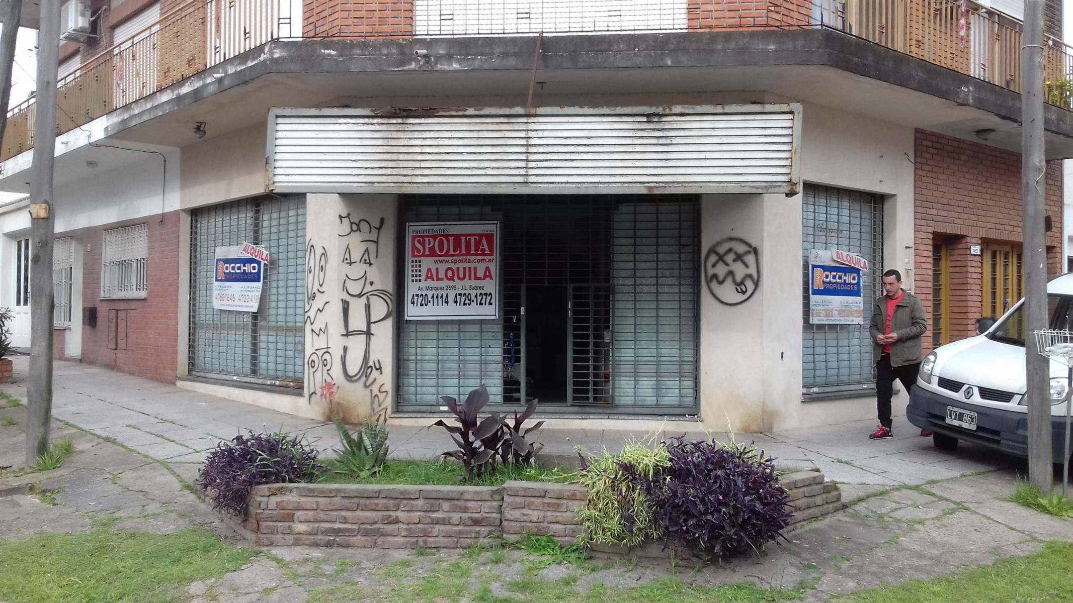 Local en esquina a 100 mts de Av. marquez de 50 m2 apox