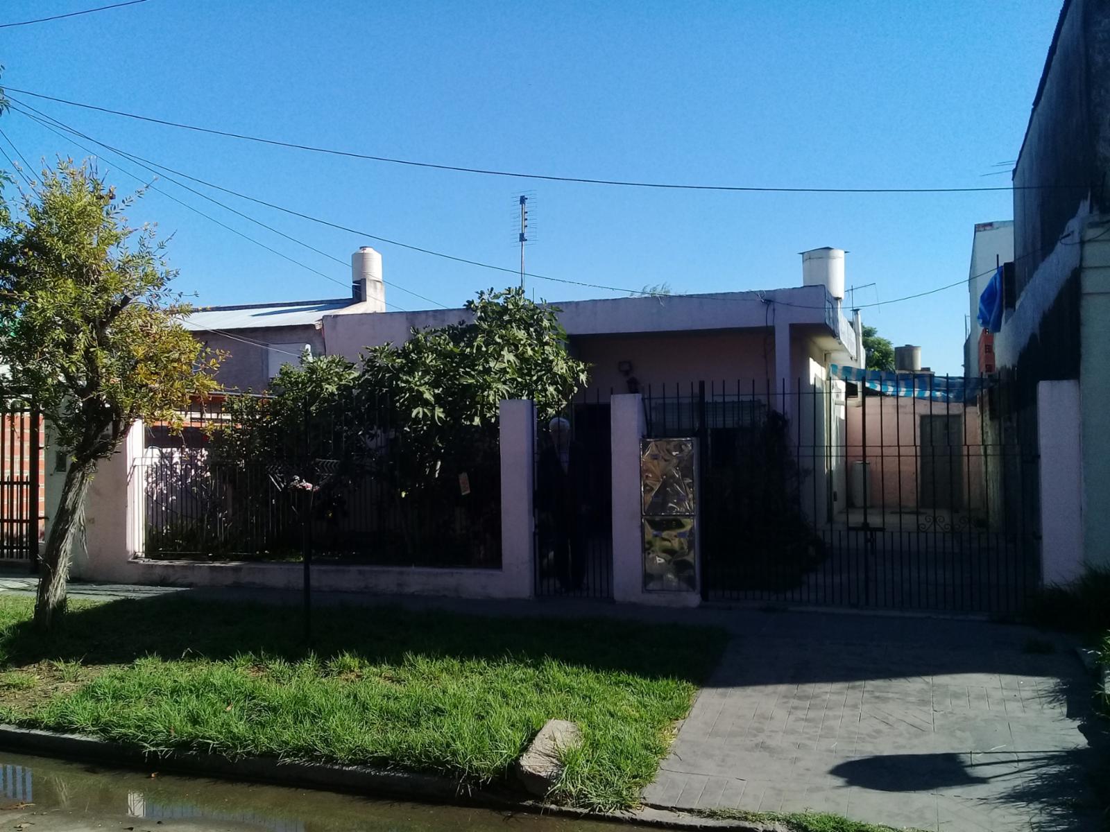 2 propiedades 3 amb con patio y entrada de auto