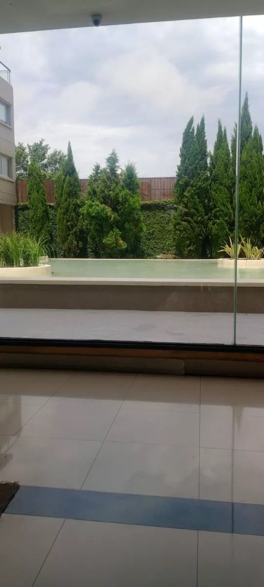Oficina en venta con cochera en edificio Polo I