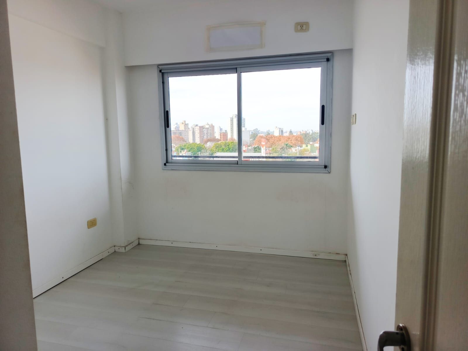 DEL VALLE IBERLUCEA 3500 · Lanús — foto 11