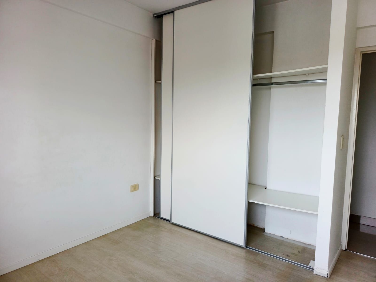 DEL VALLE IBERLUCEA 3500 · Lanús — foto 14
