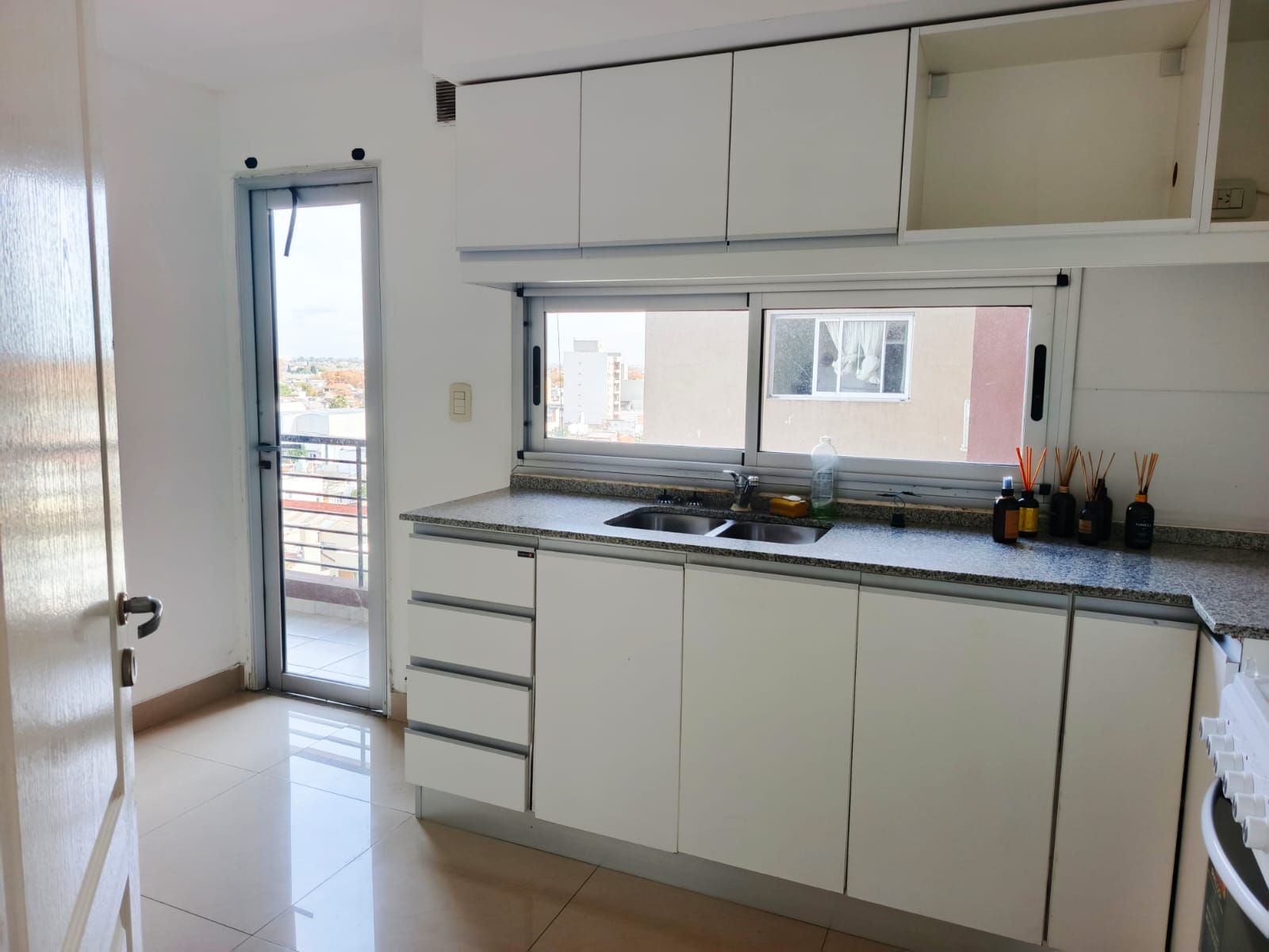 DEL VALLE IBERLUCEA 3500 · Lanús — foto 10