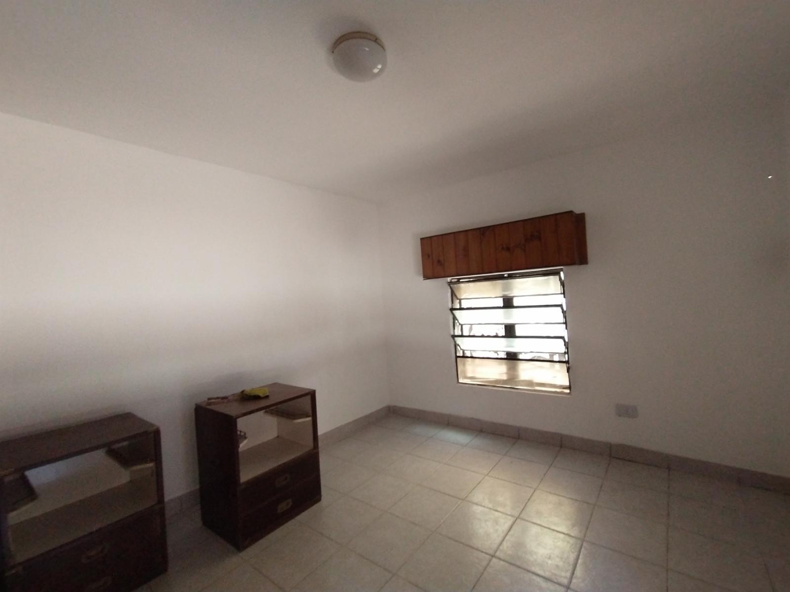 EXCELENTE PH INTERNO EN PLANTA BAJA CON 2 HABITACIONES, COCINA COMEDOR Y BAÑO CON DUCHA. OPCIONAL ESPACIO GUARDA COCHE DISPONIBLE.