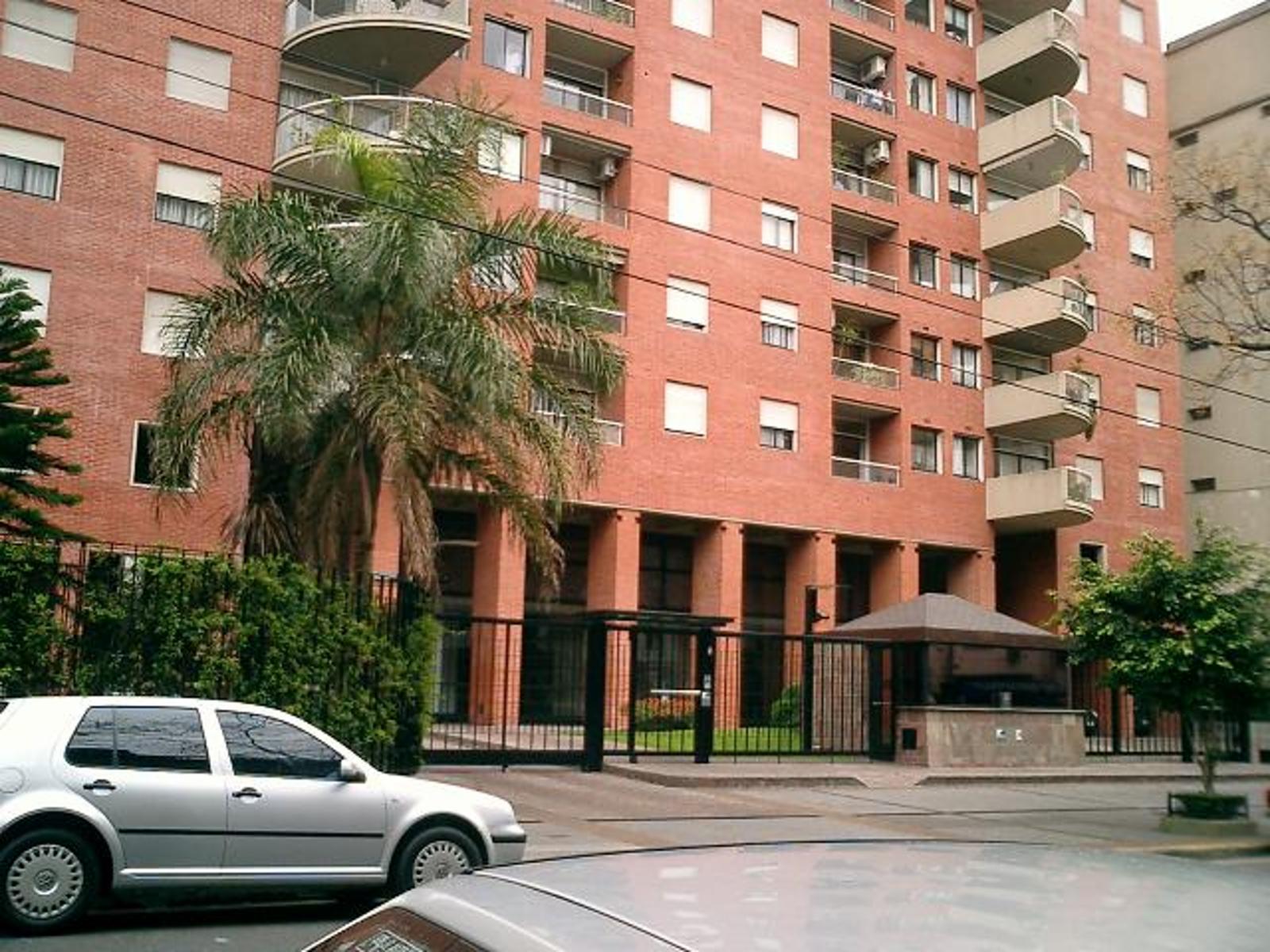 PALERMO -CHARCAS AL 4000- 3 AMBIENTES CON COCHERA Y PISCINA
