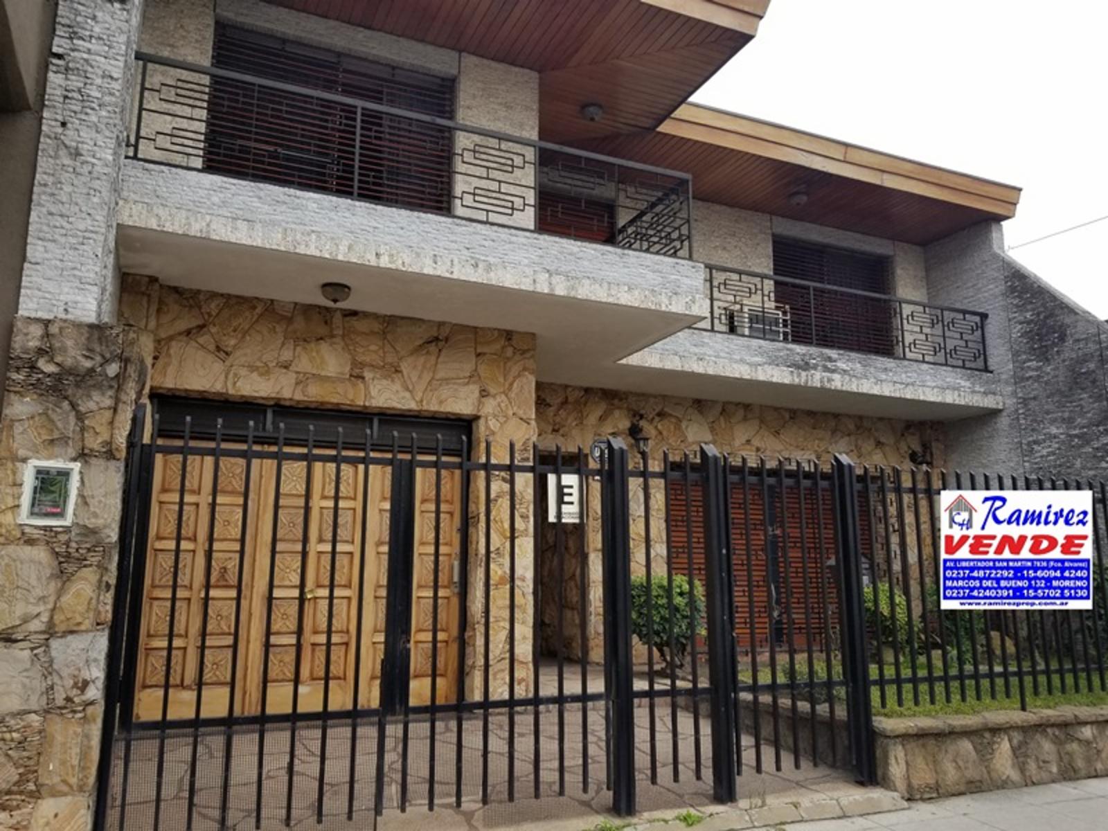 Imponente Chalet  6 Amb.  y depto en venta en Villa Bosch