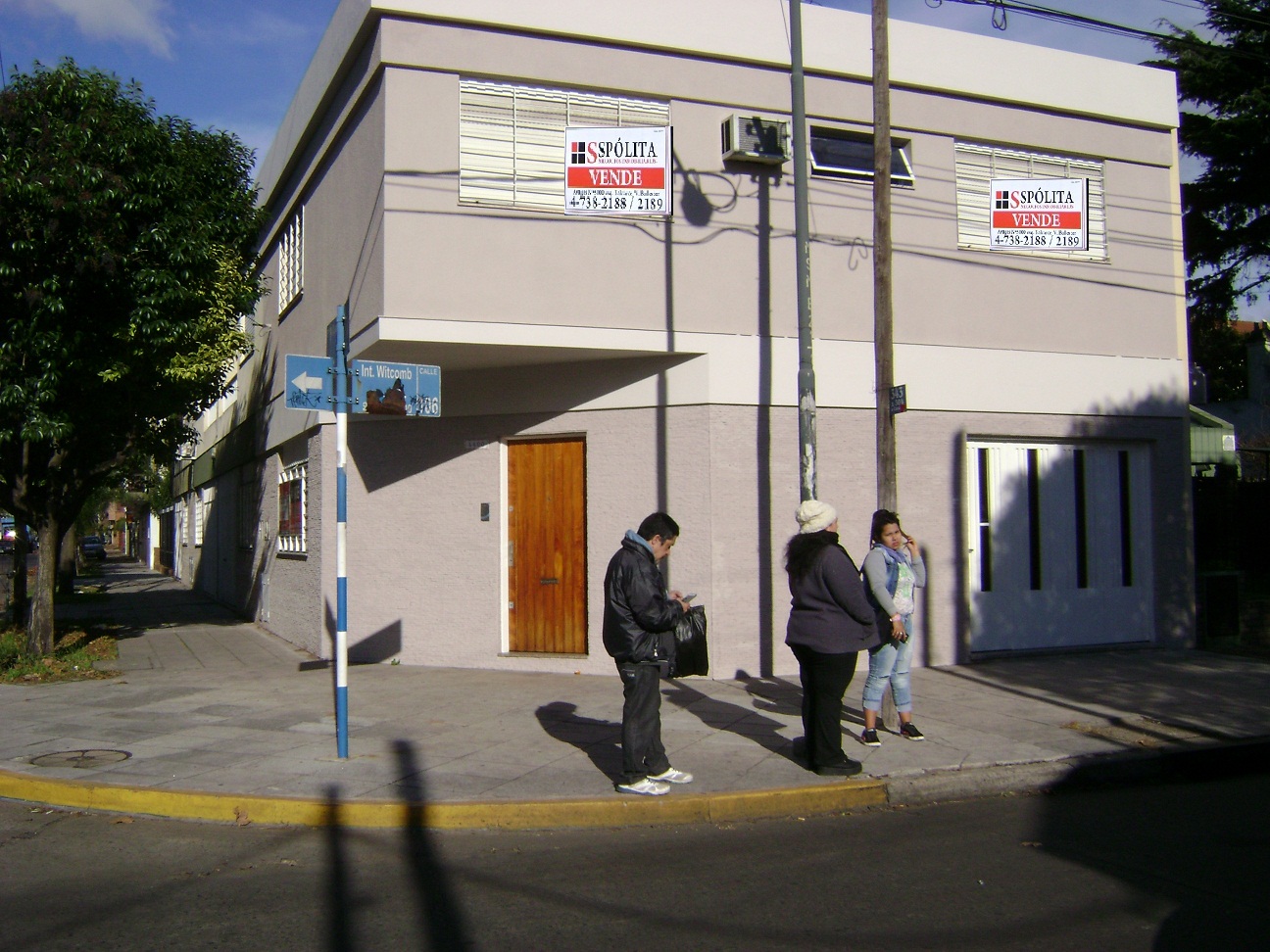 Duplex 4 ambientes, 3 dormitorios con placard, cocina, comedor,  patio, baño, lavadero , gge 