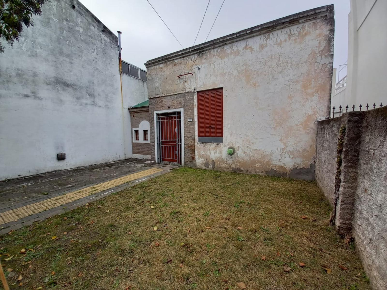 Lote de 8,66 x 21 a 8 cuadras de la estacion, con demolicion. NUEVO VALOR