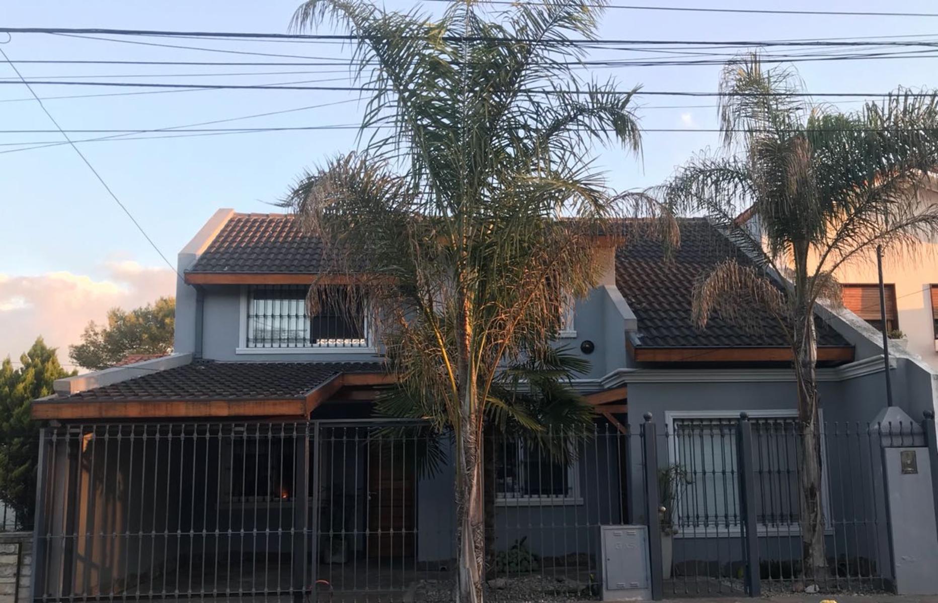 Casa con piscina en Ciudad Jardín
